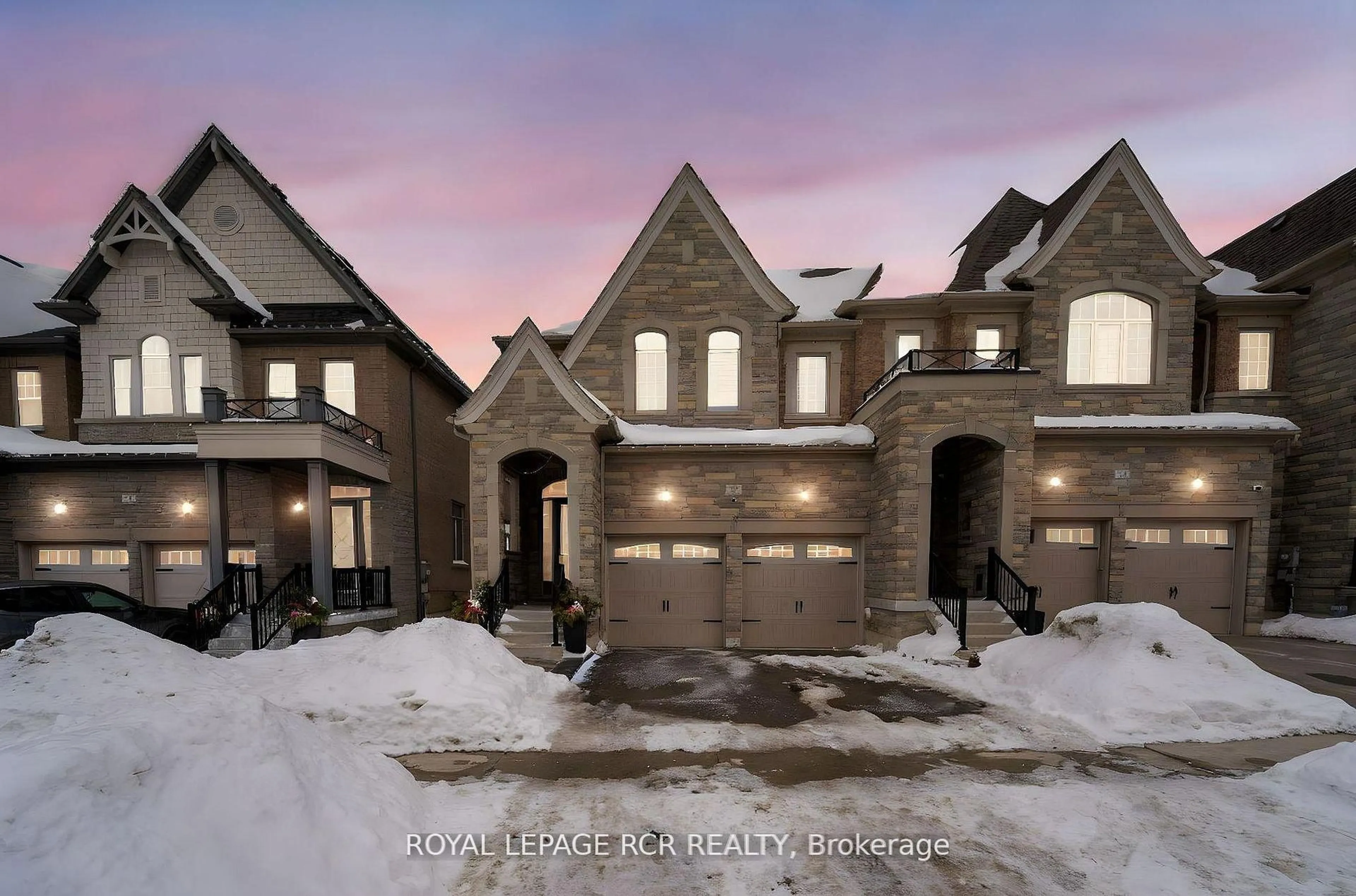 Home with brick exterior material, street for 32 Tatton Crt, King Ontario L7B 0C3