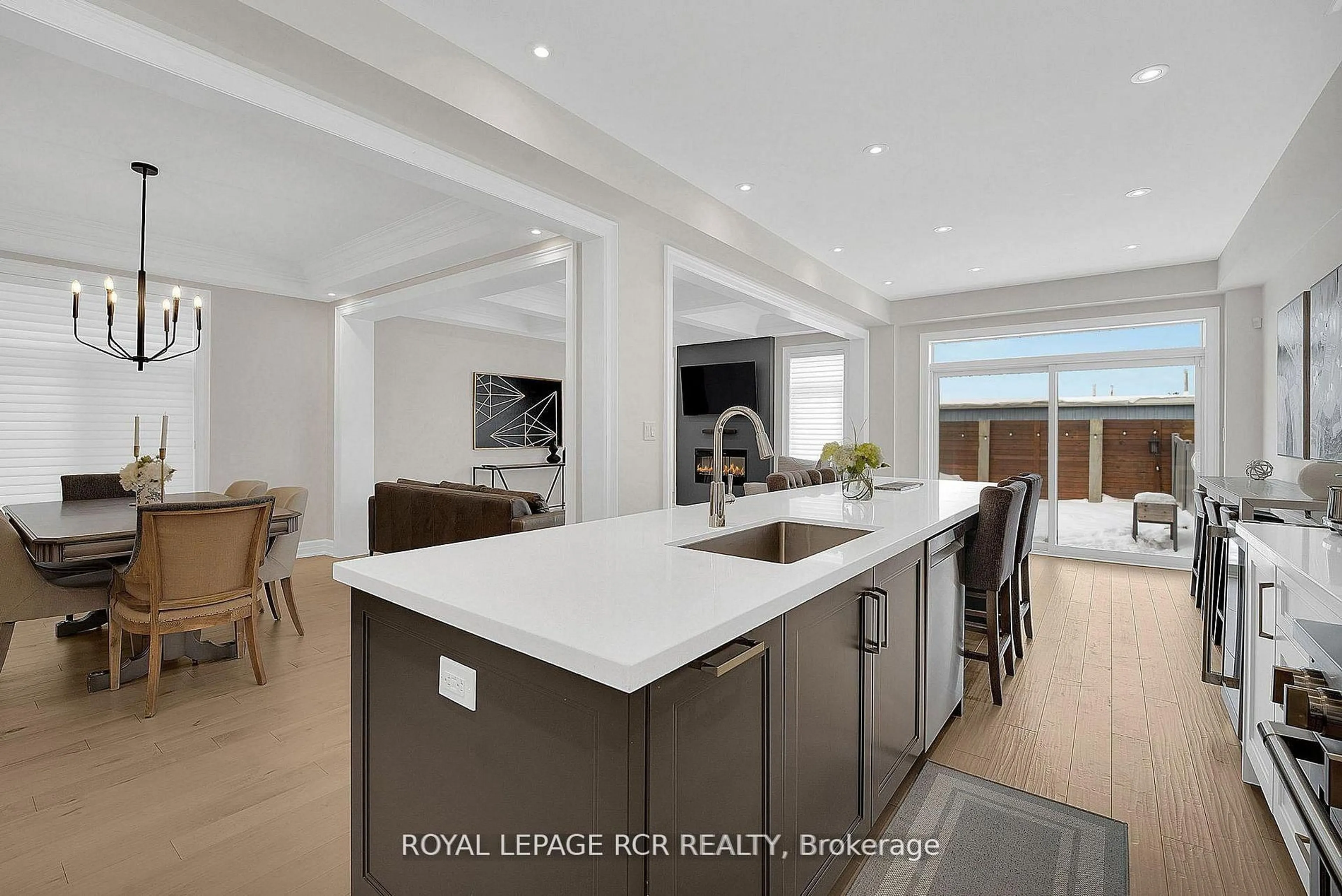 Open concept kitchen, unknown for 32 Tatton Crt, King Ontario L7B 0C3