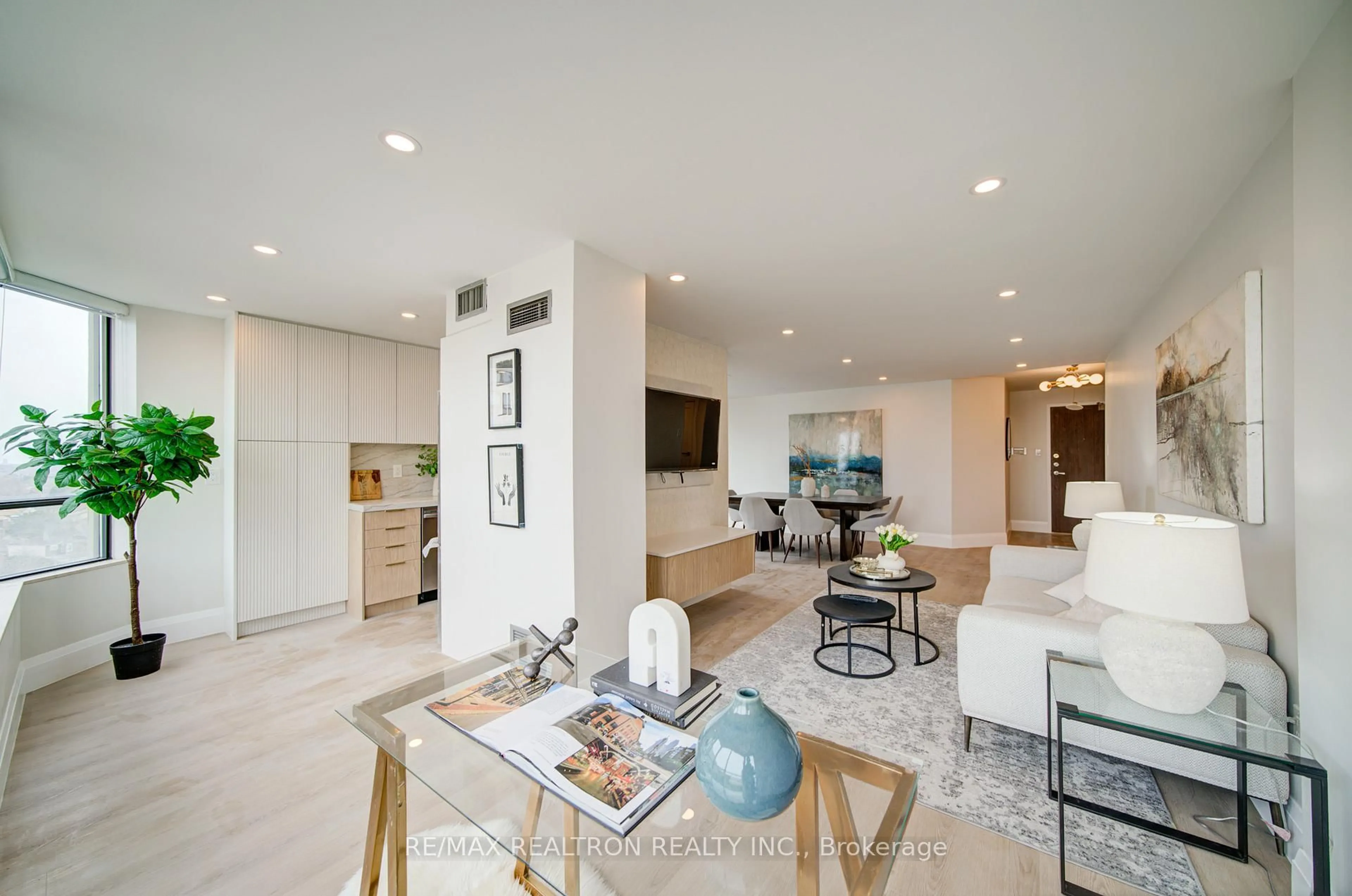 Unknown for 7420 Bathurst St #1103, Vaughan Ontario L4J 6X4