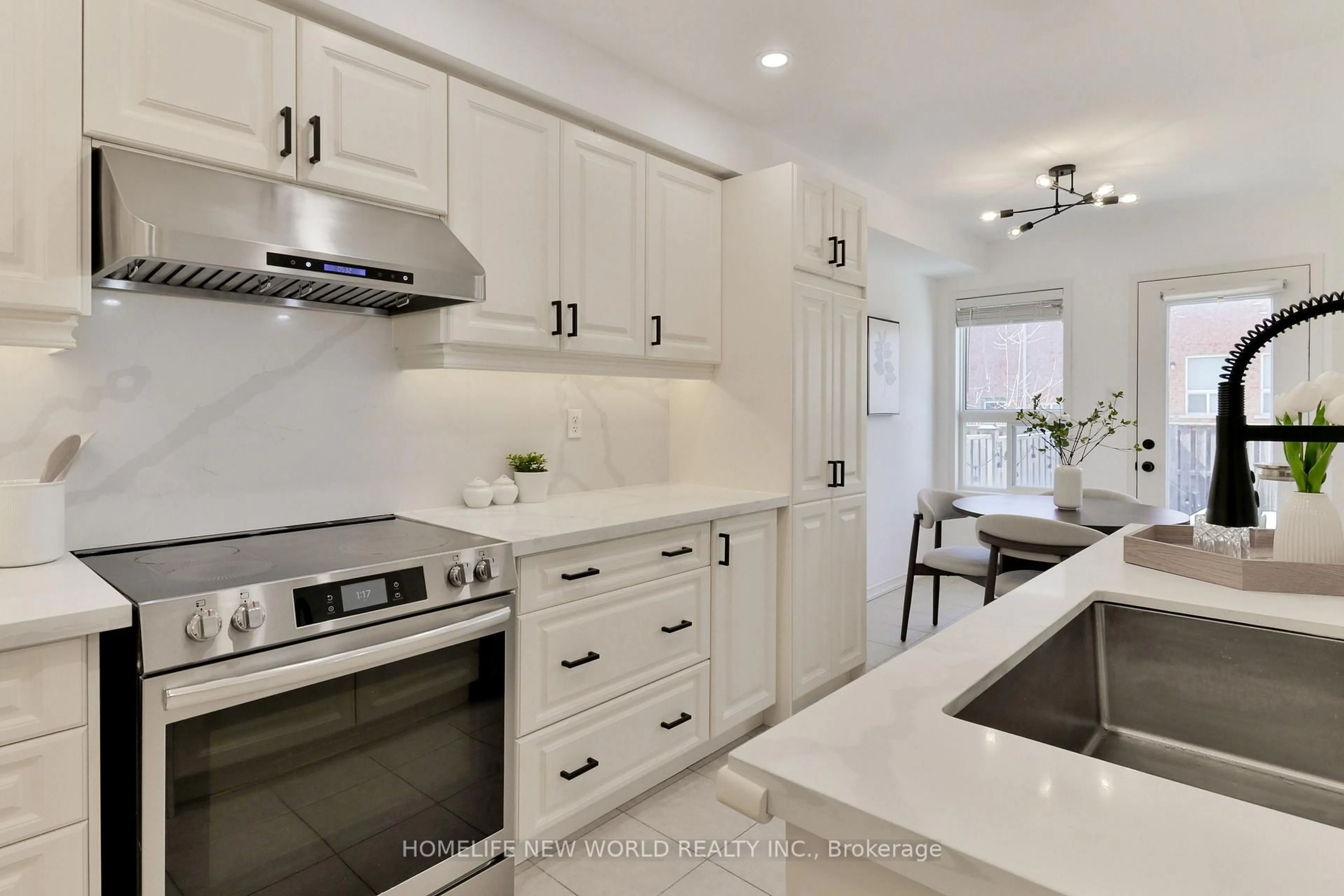 Open concept kitchen, ceramic/tile floor for 113 James McCullough Rd, Whitchurch-Stouffville Ontario L4A 0Z2