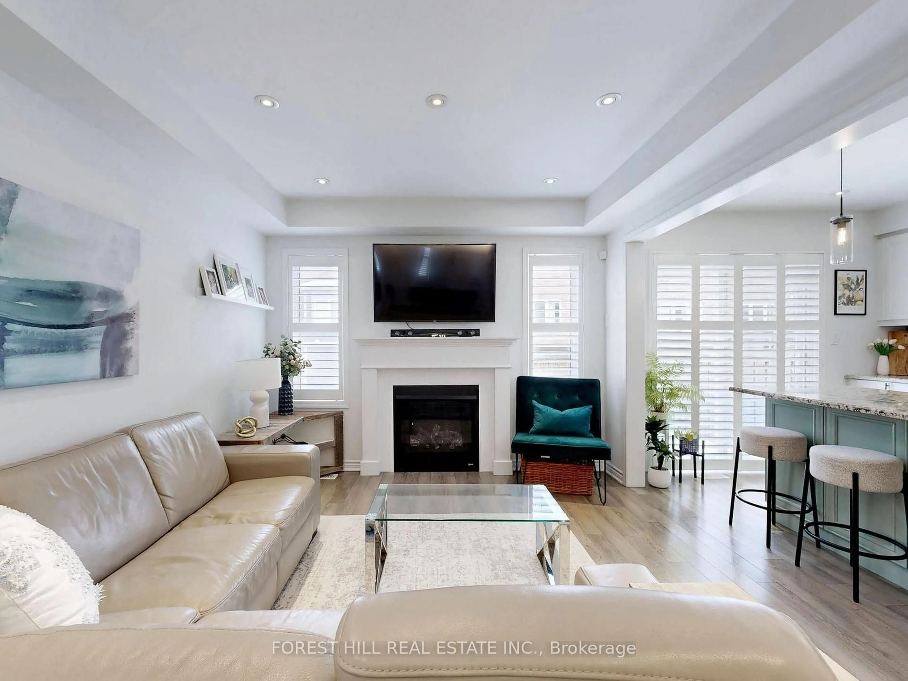 Living room with furniture, unknown for 55 Stocks Lane, Aurora Ontario L3X 1V9