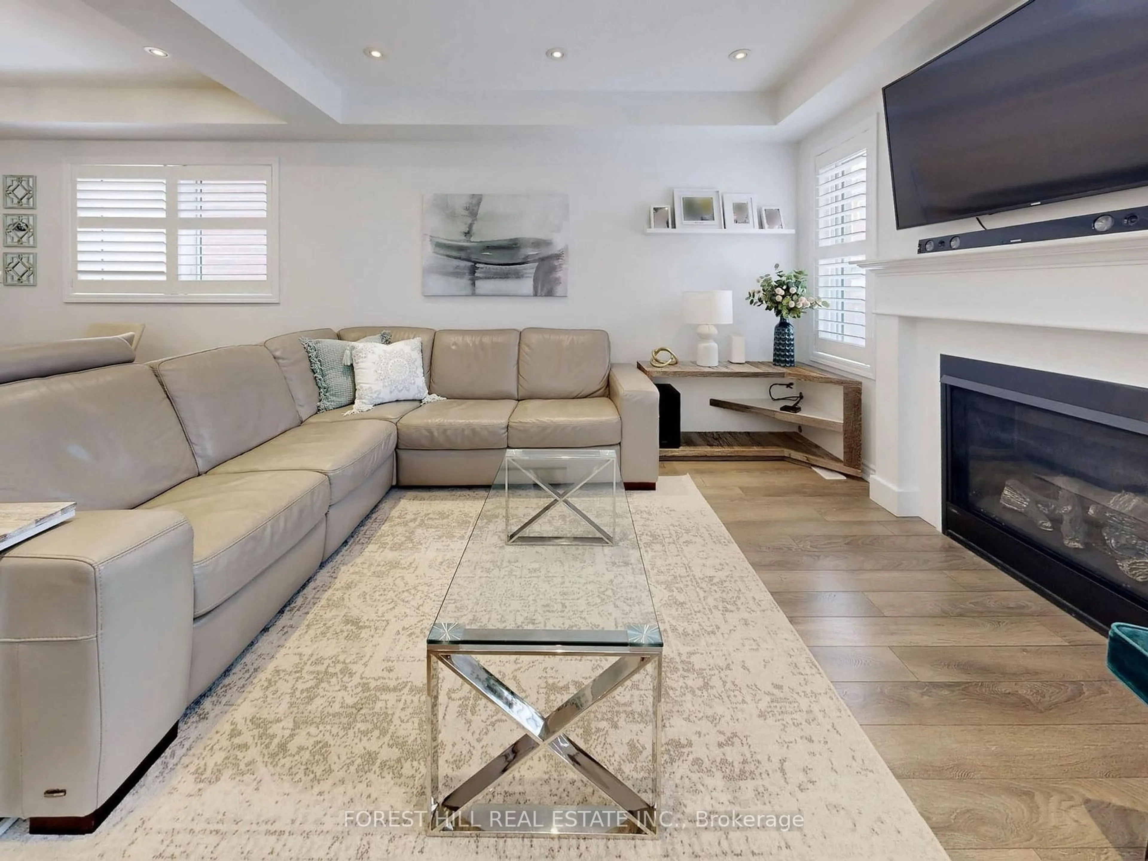 Living room with furniture, unknown for 55 Stocks Lane, Aurora Ontario L3X 1V9