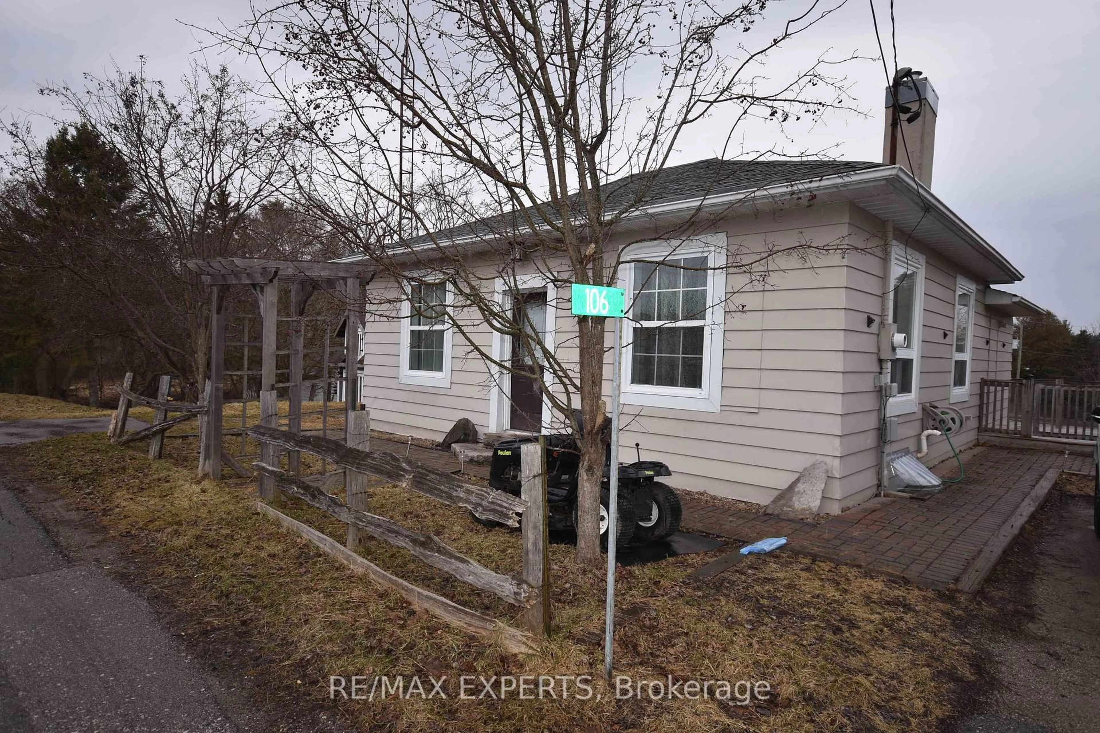 Unknown for 106 Centre St, King Ontario L0G 1T0