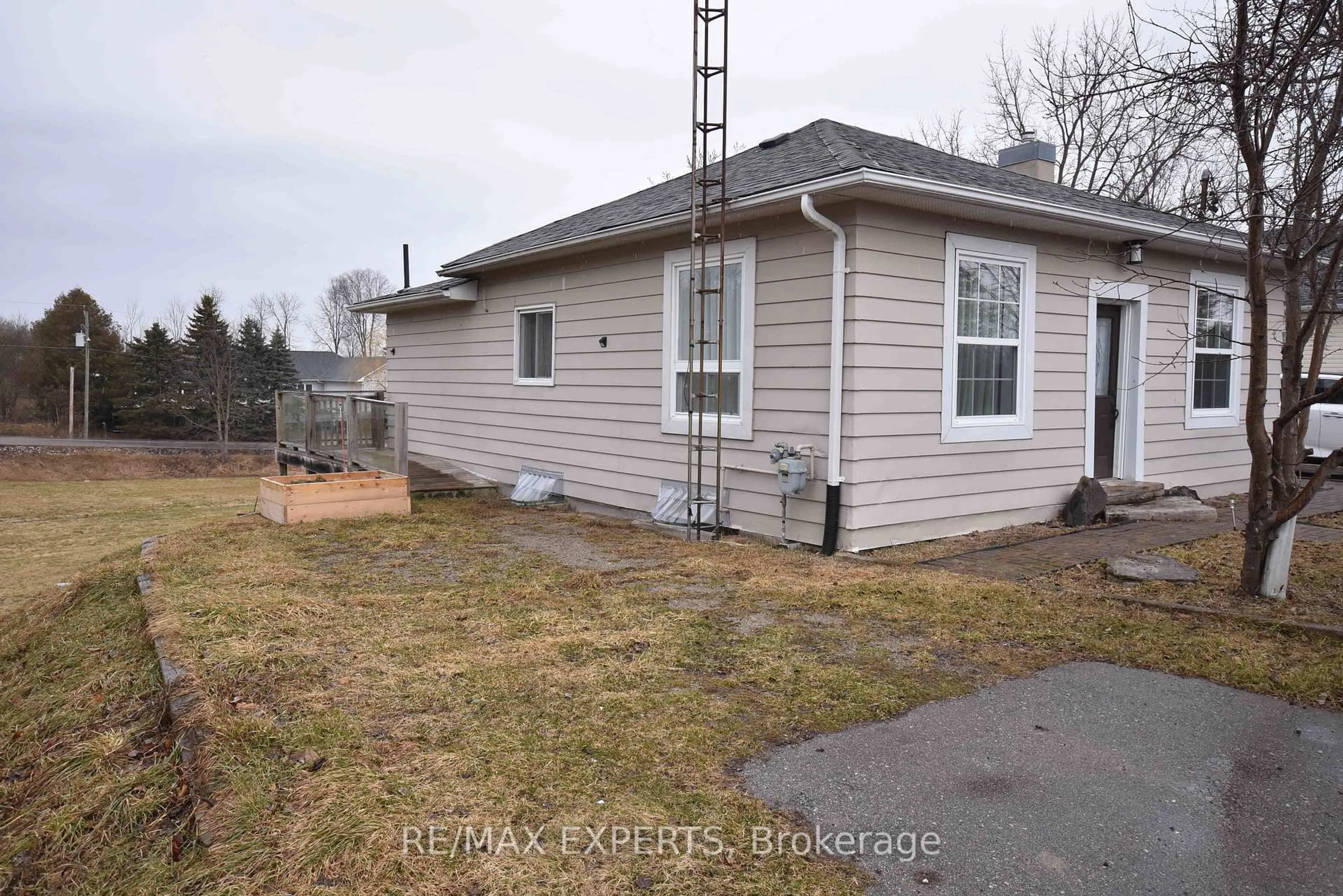 Unknown for 106 Centre St, King Ontario L0G 1T0