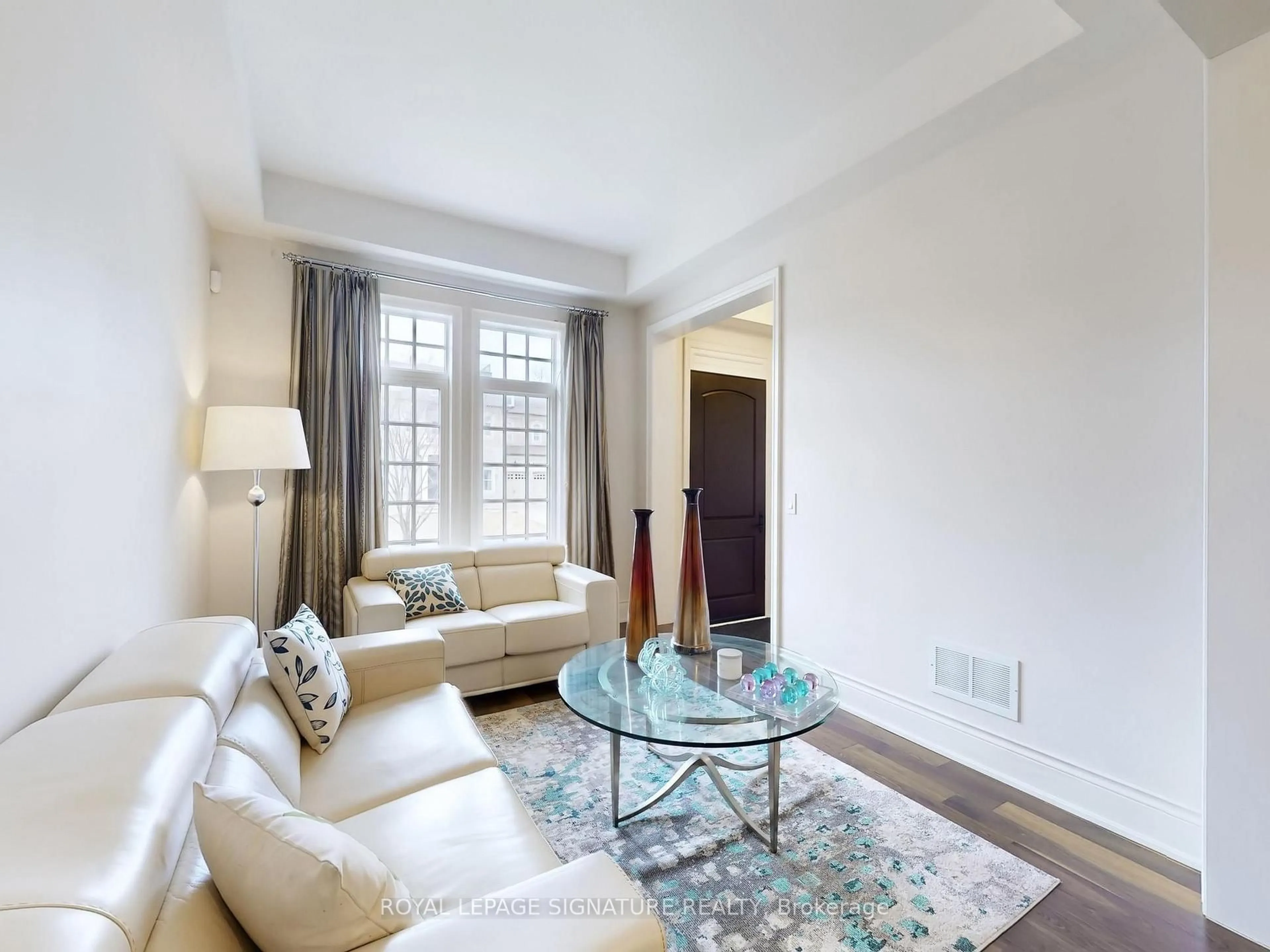 Living room with furniture, unknown for 35 Annsleywood Crt, Vaughan Ontario L4H 3N5