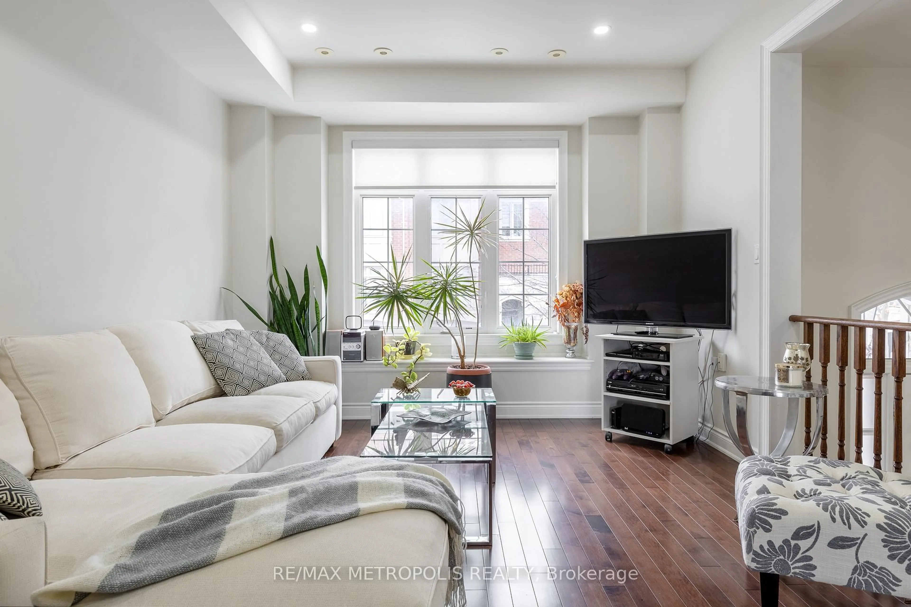 Living room with furniture, unknown for 10 George Bogg Rd, Vaughan Ontario L4L 0A3