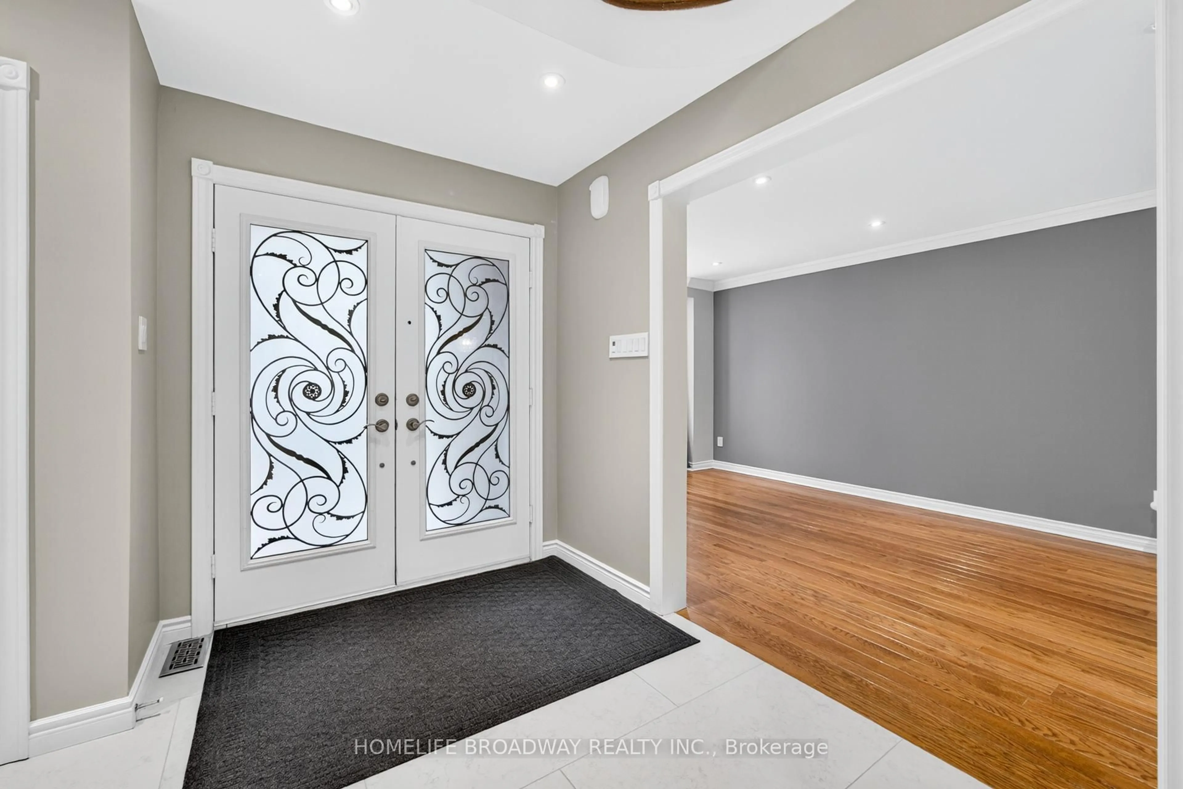 Indoor entryway for 25 Westminster Dr, Richmond Hill Ontario L4B 1P4