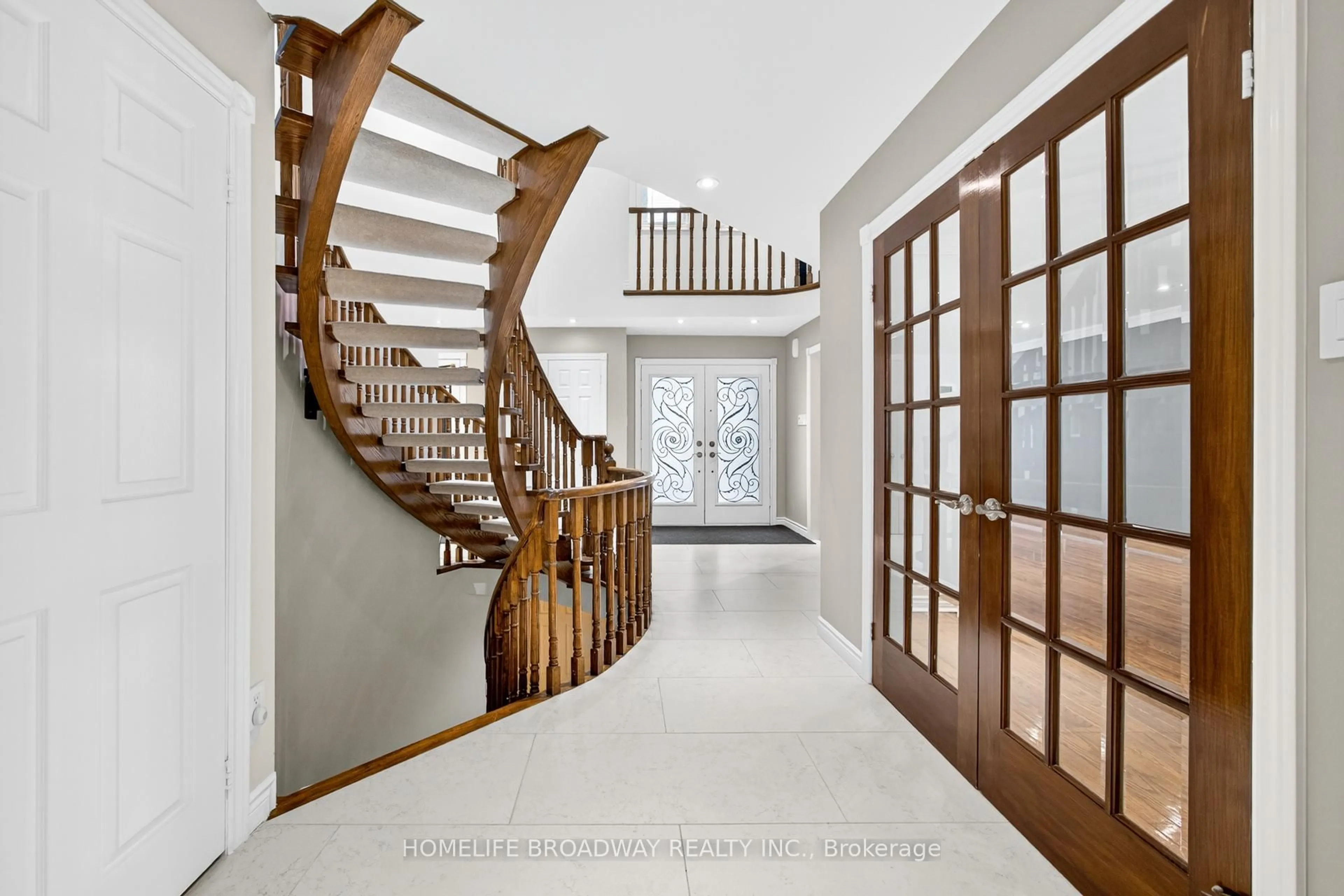 Indoor foyer for 25 Westminster Dr, Richmond Hill Ontario L4B 1P4