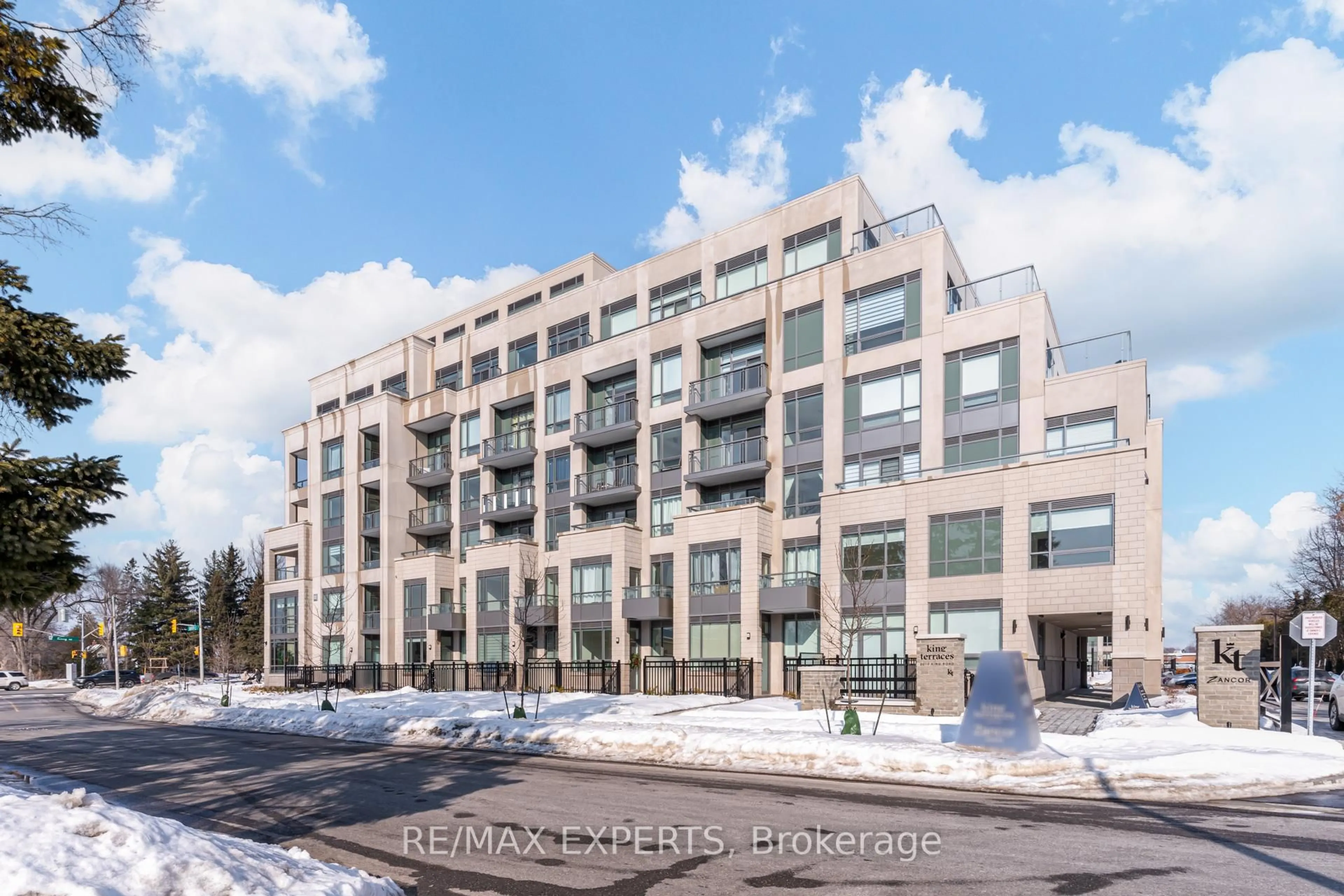 Unknown for 2075 King Rd #336, King Ontario L7B 0R6