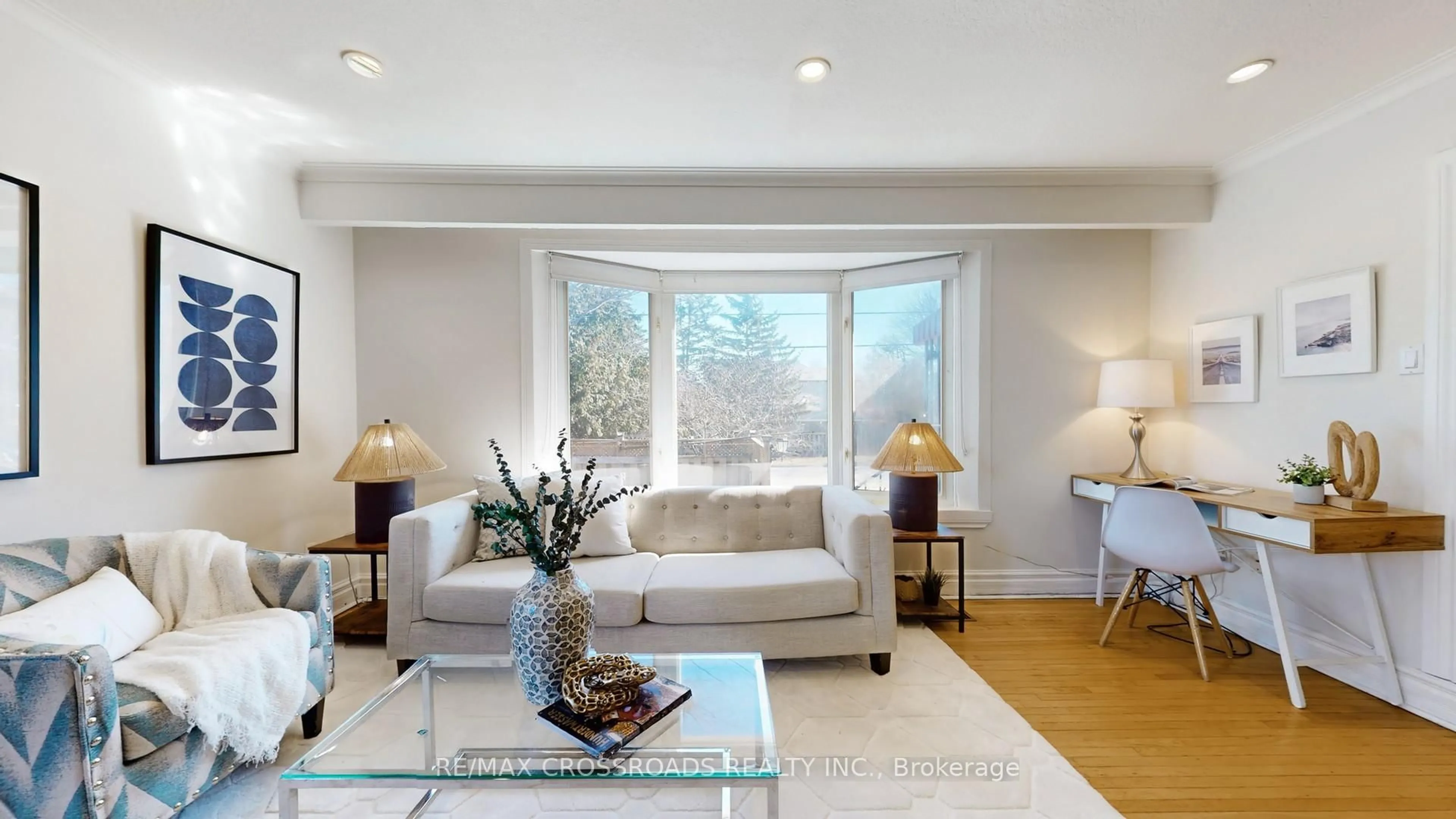 Living room with furniture, unknown for 234 Sussex Ave, Richmond Hill Ontario L4C 2G4