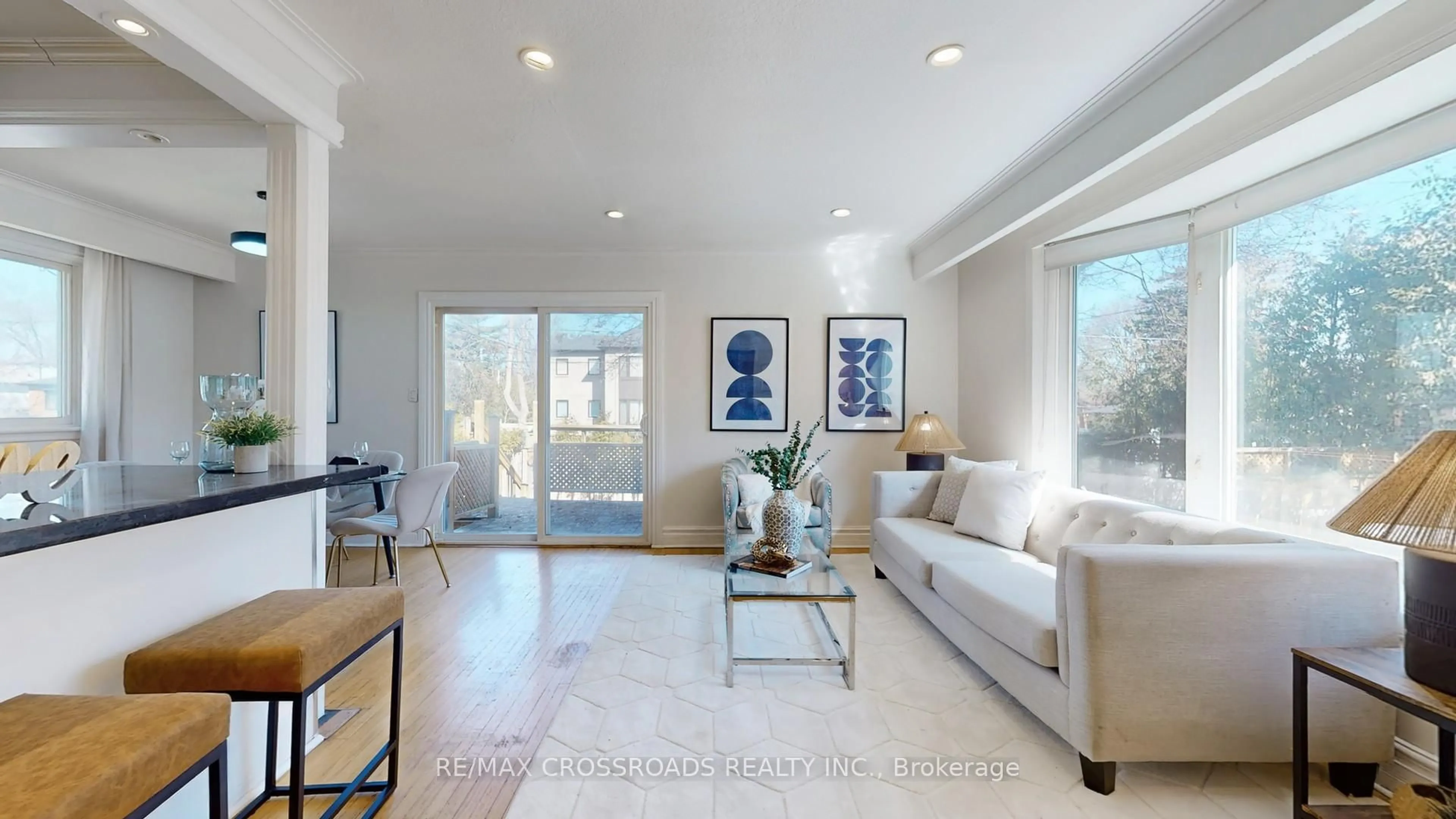 Living room with furniture, unknown for 234 Sussex Ave, Richmond Hill Ontario L4C 2G4