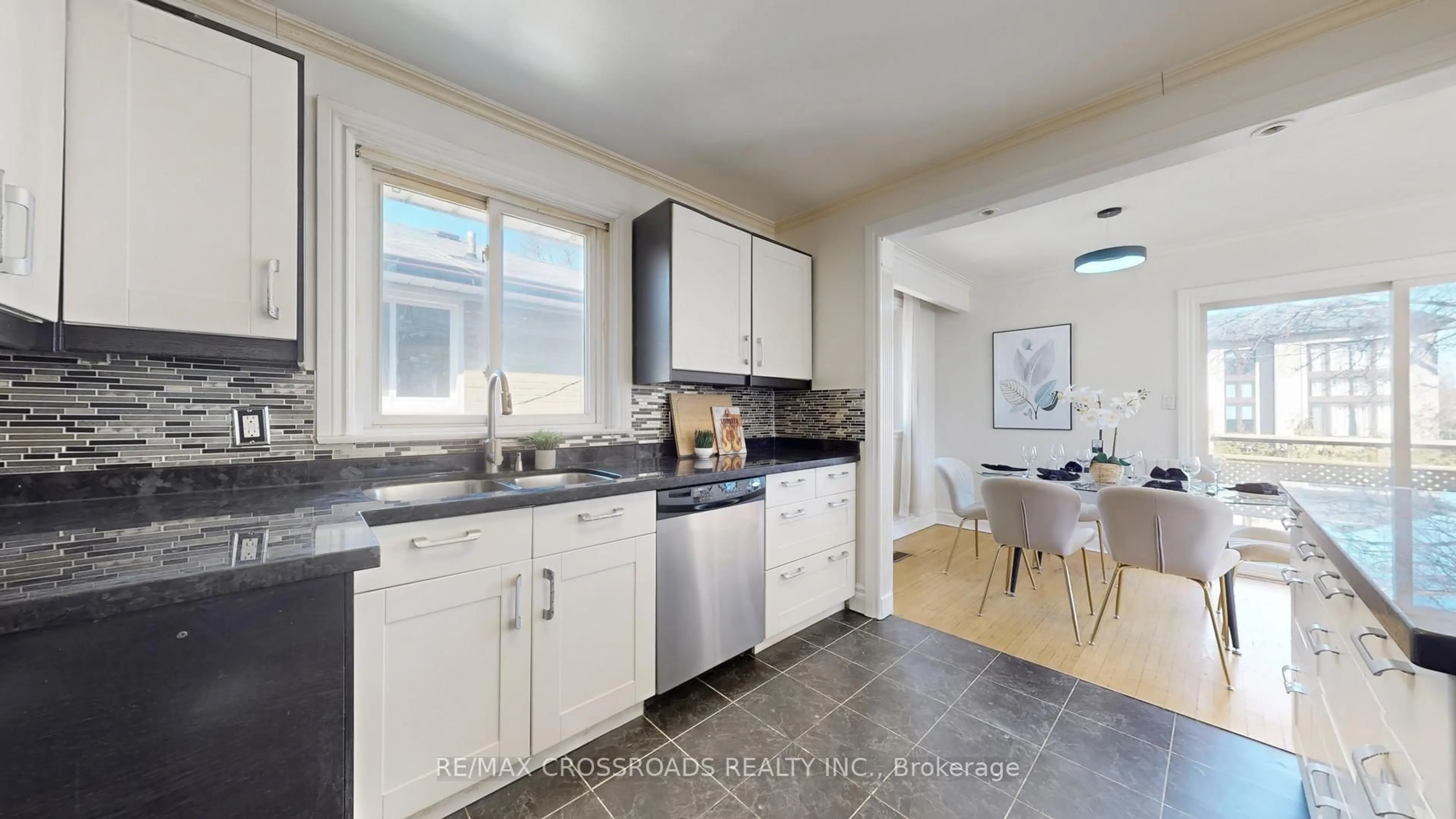 Open concept kitchen, ceramic/tile floor for 234 Sussex Ave, Richmond Hill Ontario L4C 2G4