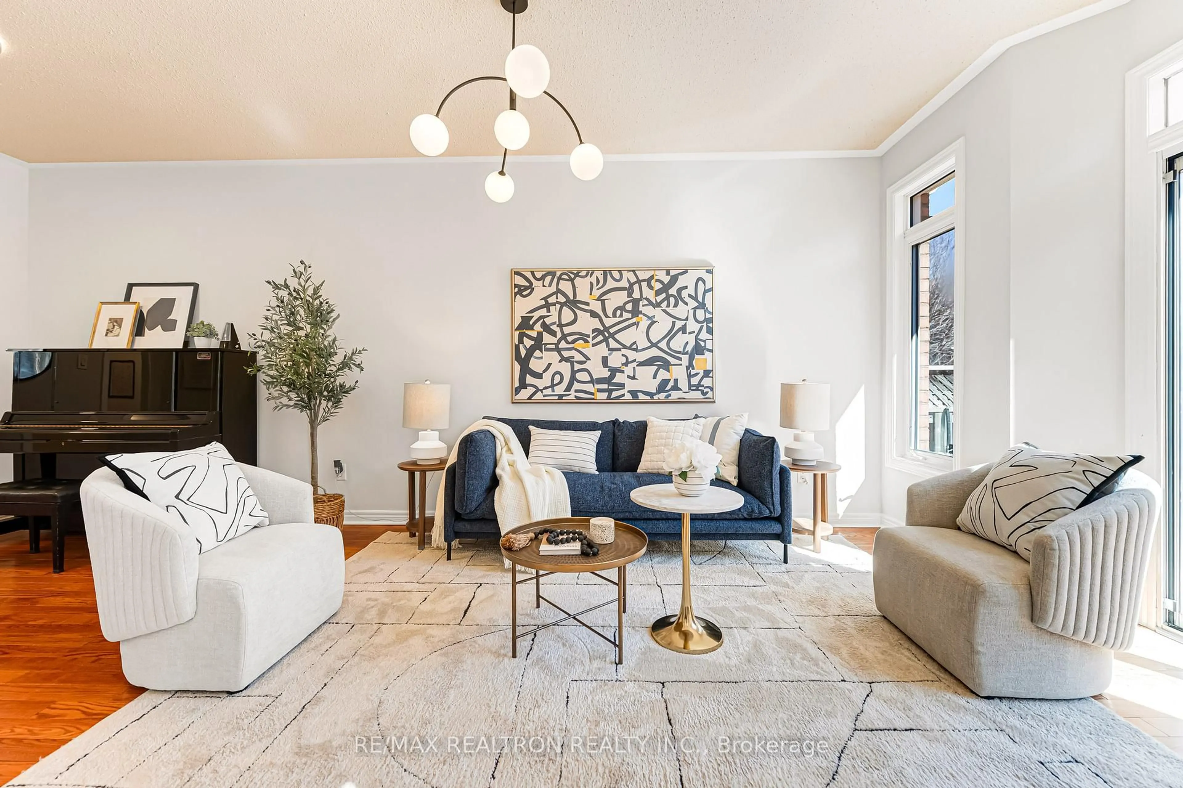 Living room with furniture, unknown for 27 Copperstone Cres, Richmond Hill Ontario L4S 2C5