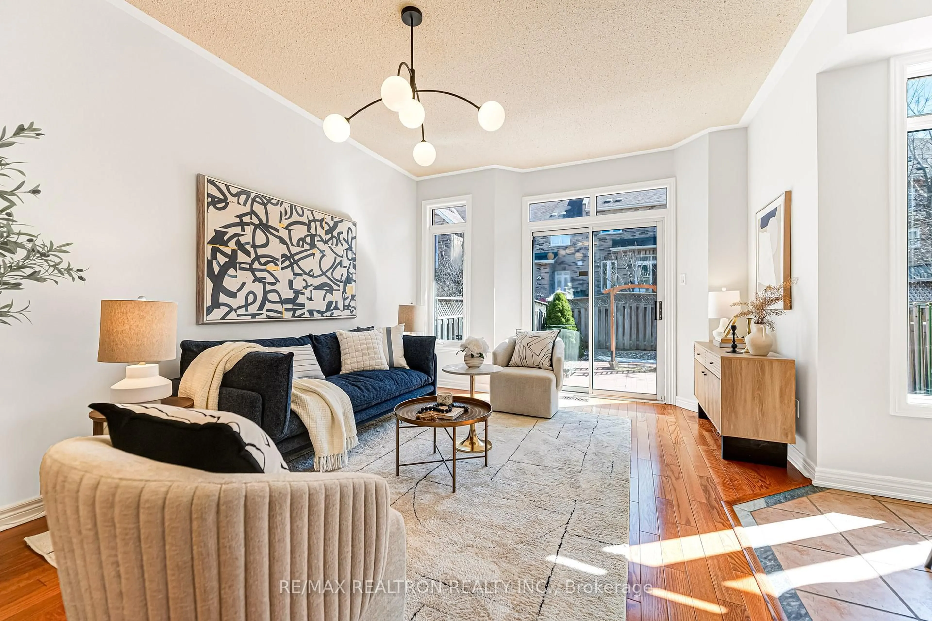 Living room with furniture, unknown for 27 Copperstone Cres, Richmond Hill Ontario L4S 2C5