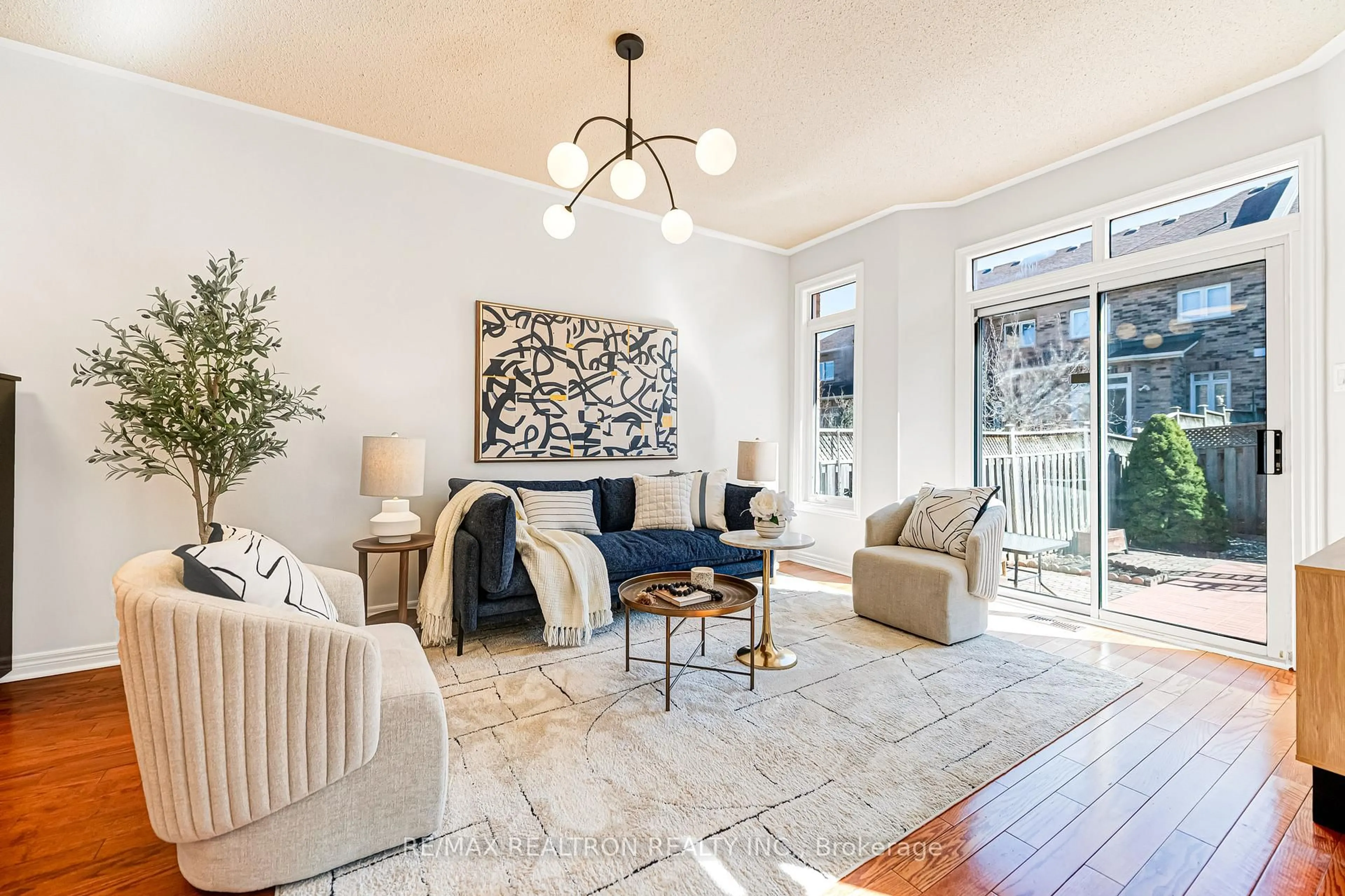 Living room with furniture, unknown for 27 Copperstone Cres, Richmond Hill Ontario L4S 2C5