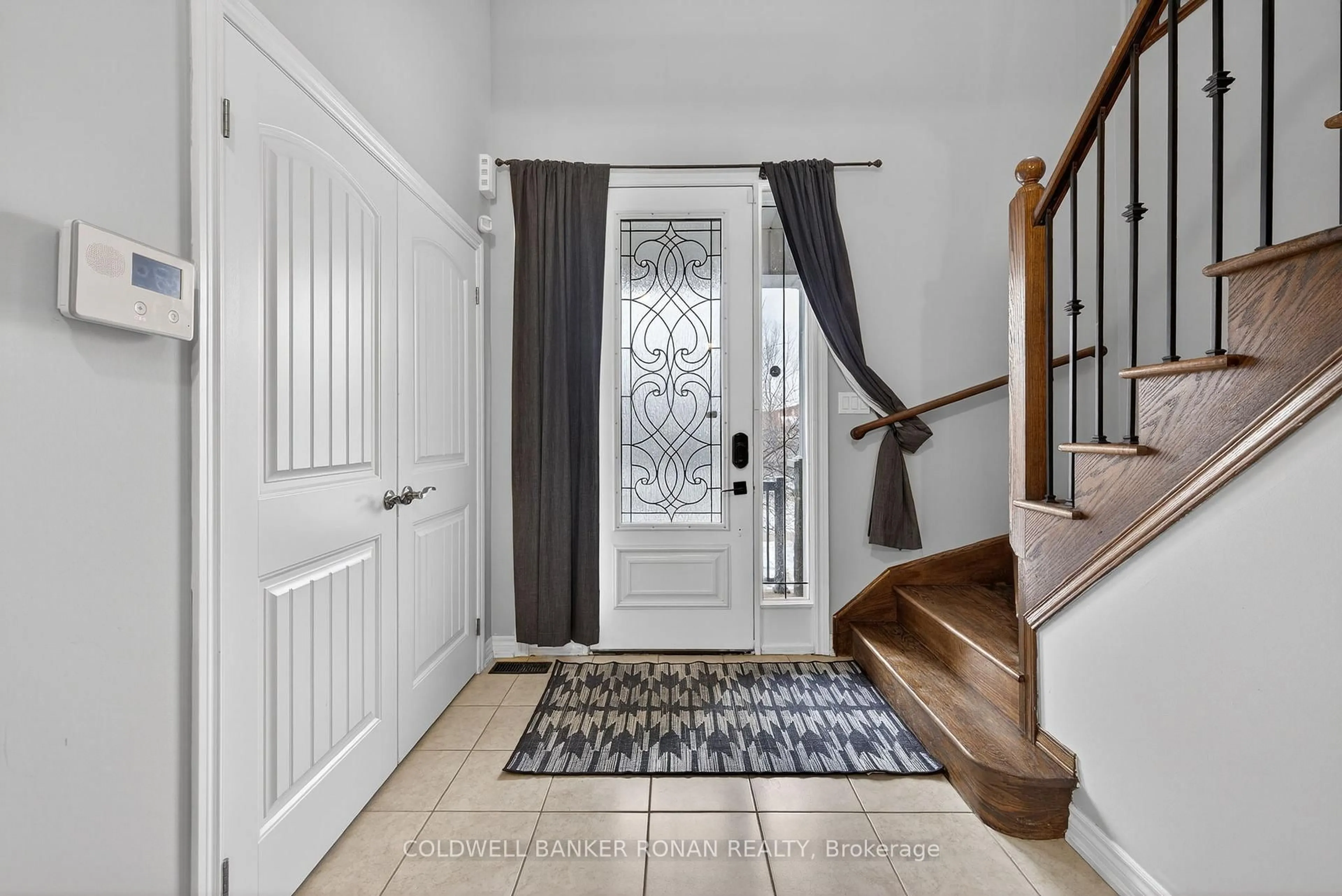 Indoor entryway for 22 Morrison Ave, New Tecumseth Ontario L9R 0H4