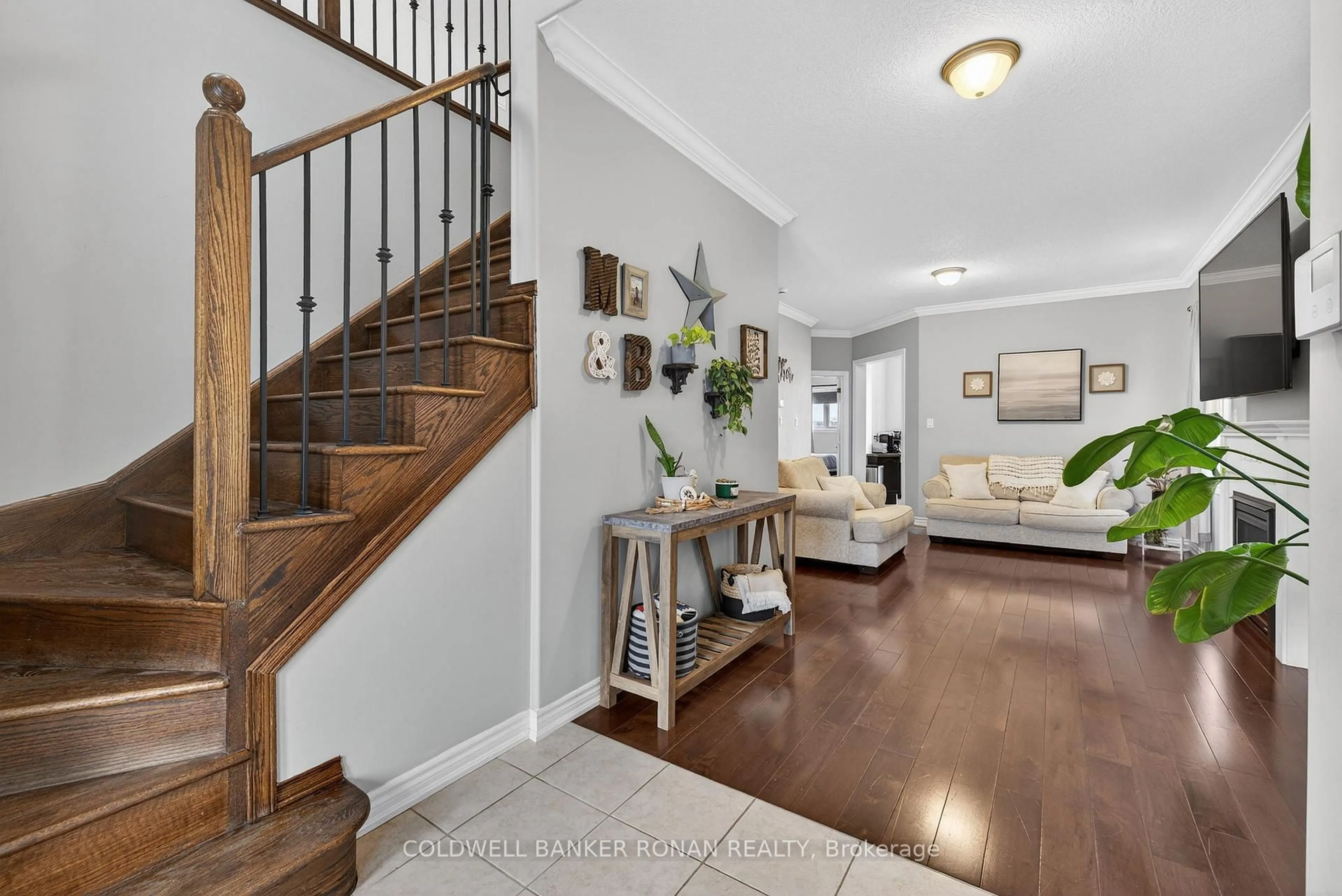 Indoor entryway for 22 Morrison Ave, New Tecumseth Ontario L9R 0H4