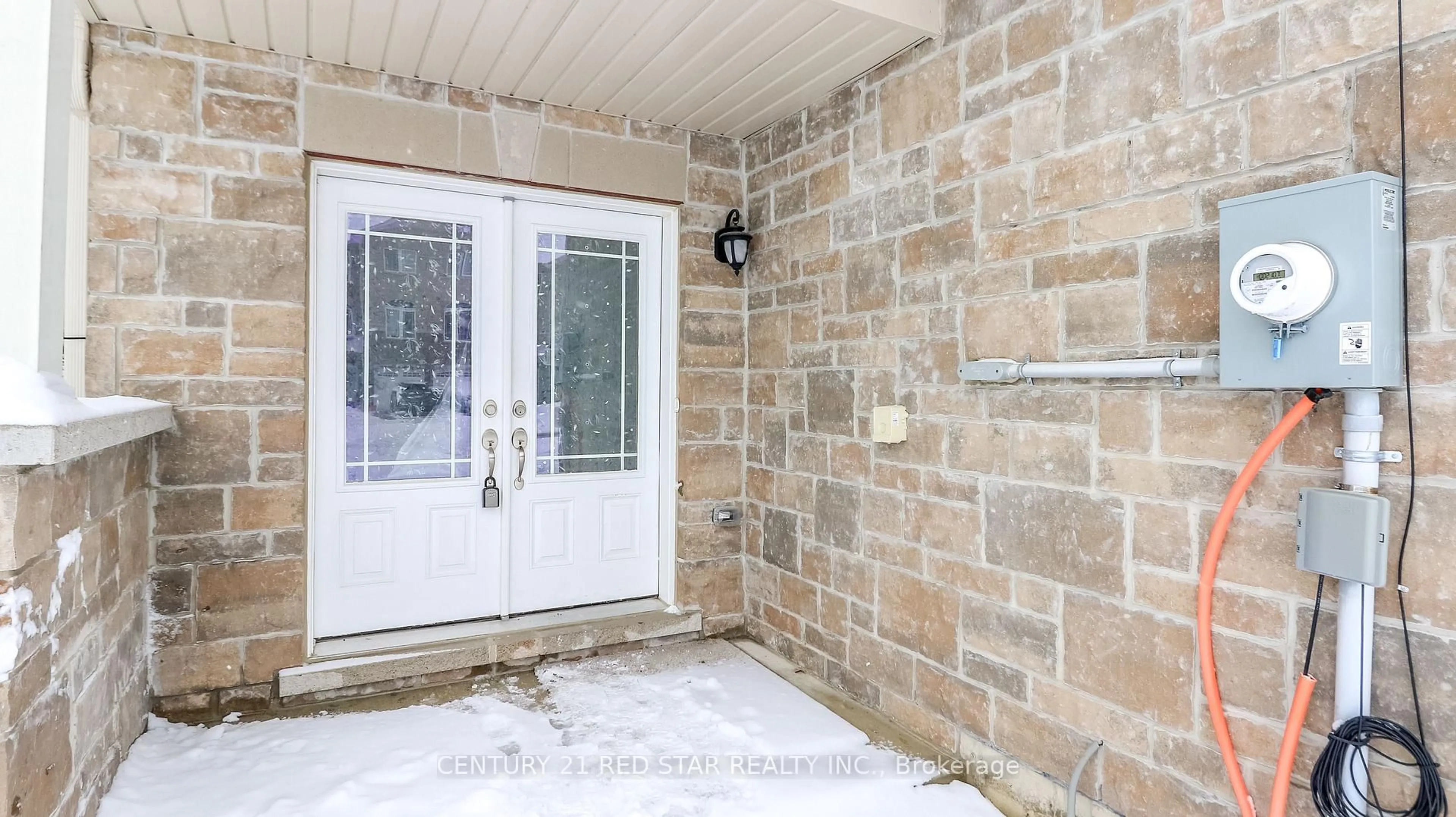 Indoor entryway for 32 Milson Cres, Essa Ontario L0M 1B4