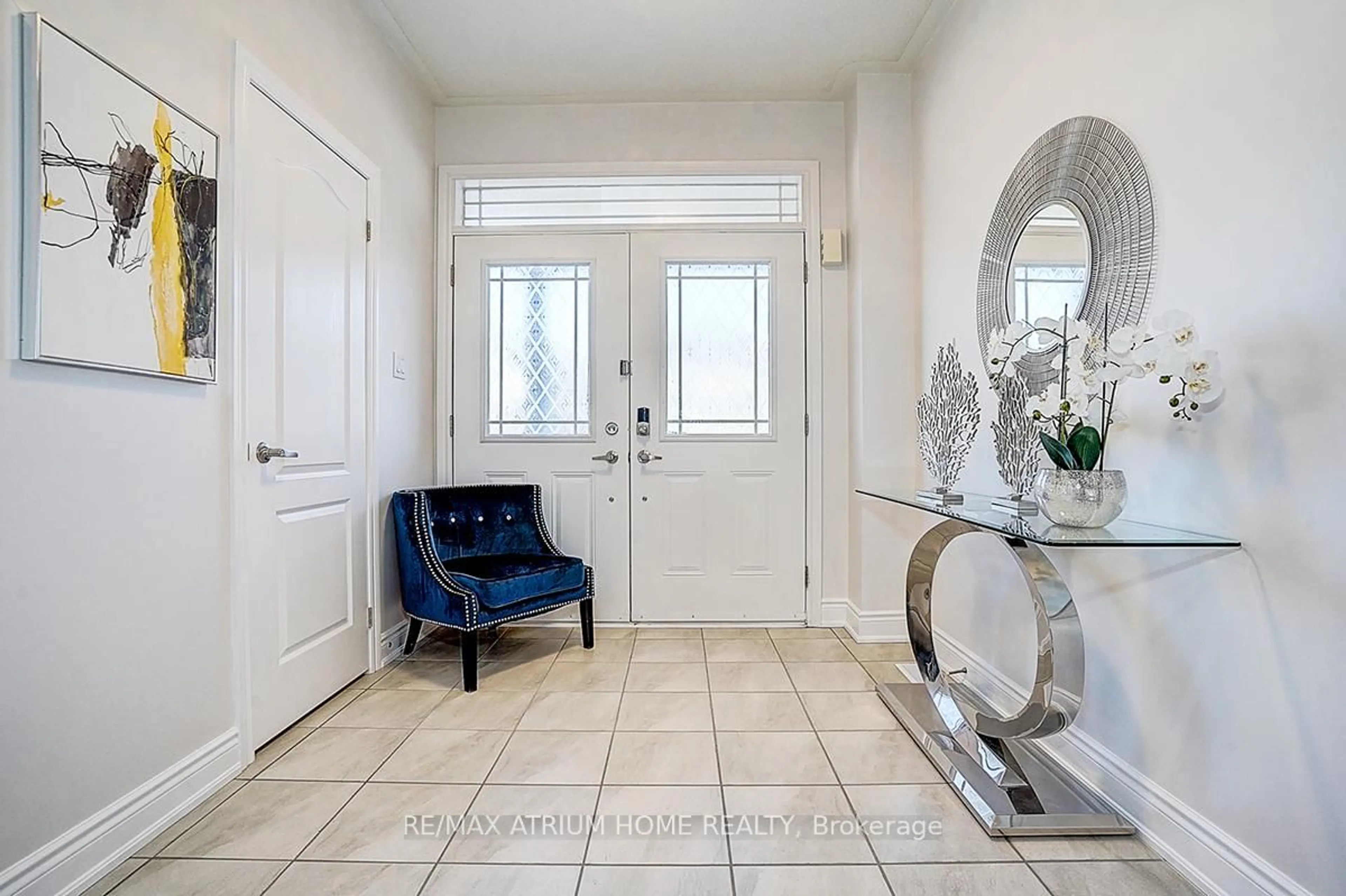 Indoor entryway for 191 Rutherford Rd, Bradford West Gwillimbury Ontario L3Z 0B4