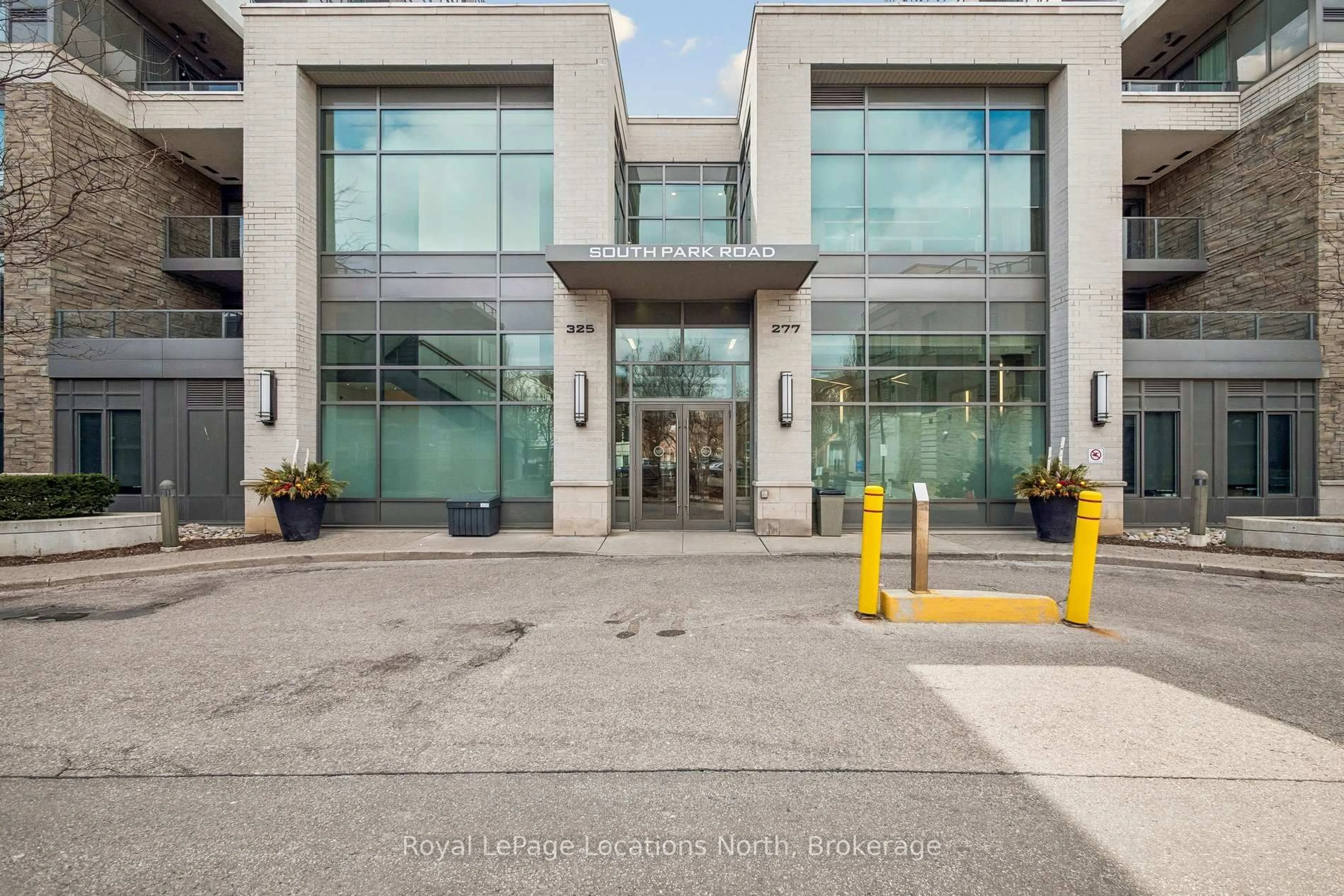 Indoor foyer for 277 South Park Rd #810, Markham Ontario L3T 0B7