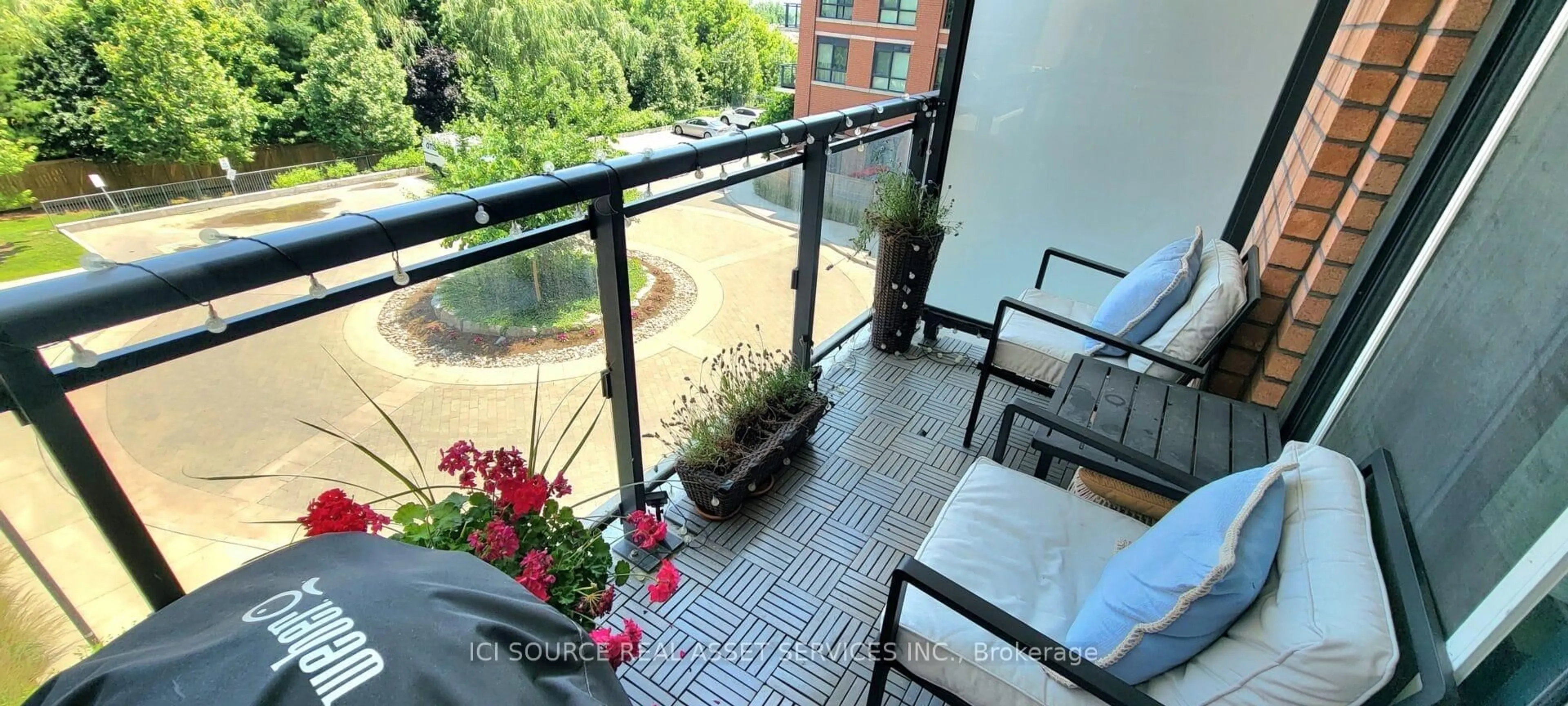 Balcony in the apartment, city buildings view from balcony for 11611 Yonge St #301, Richmond Hill Ontario L4E 1G2