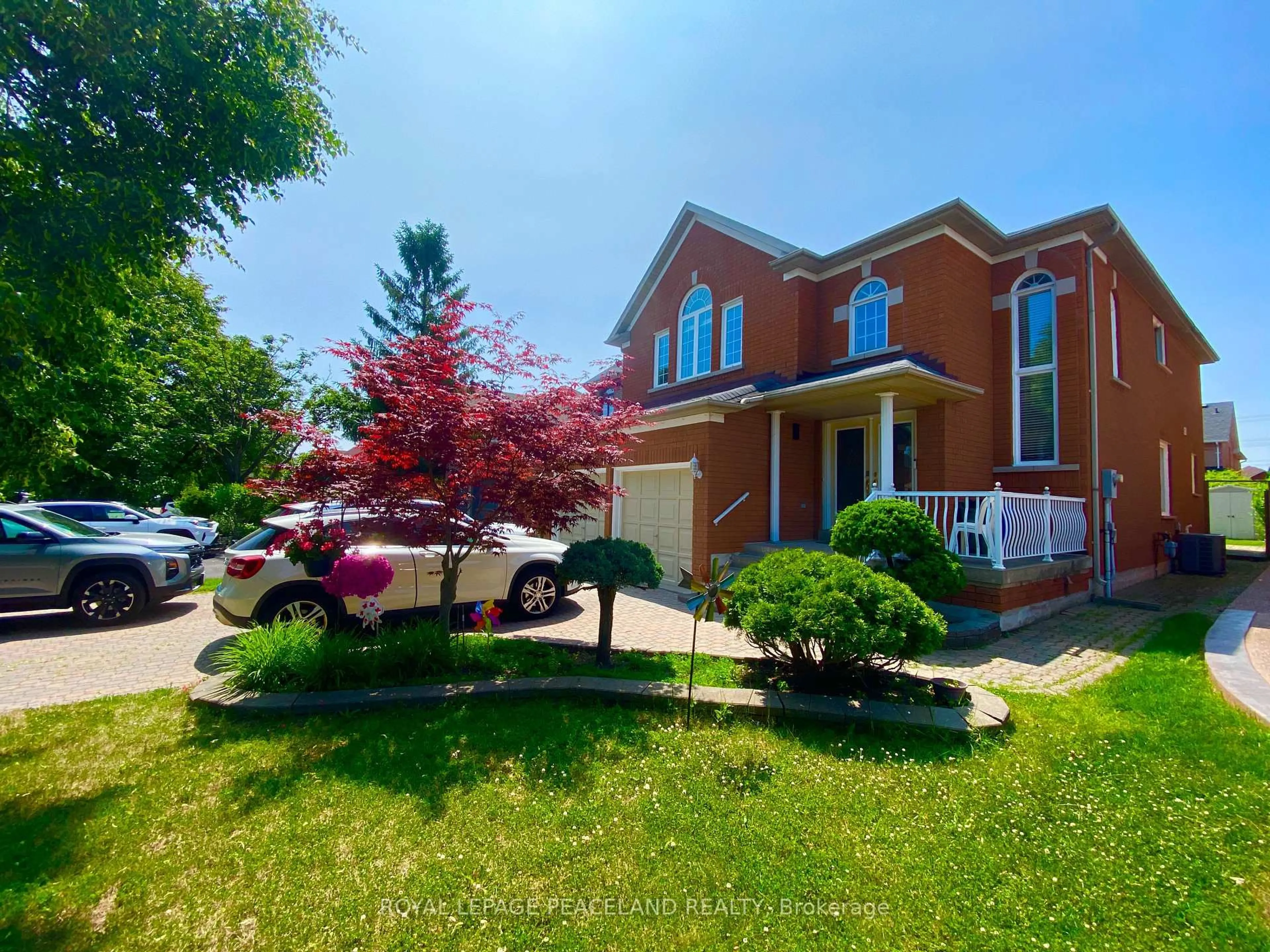 A pic from outside/outdoor area/front of a property/back of a property/a pic from drone, street for 107 Quince Cres, Markham Ontario L3S 3T7