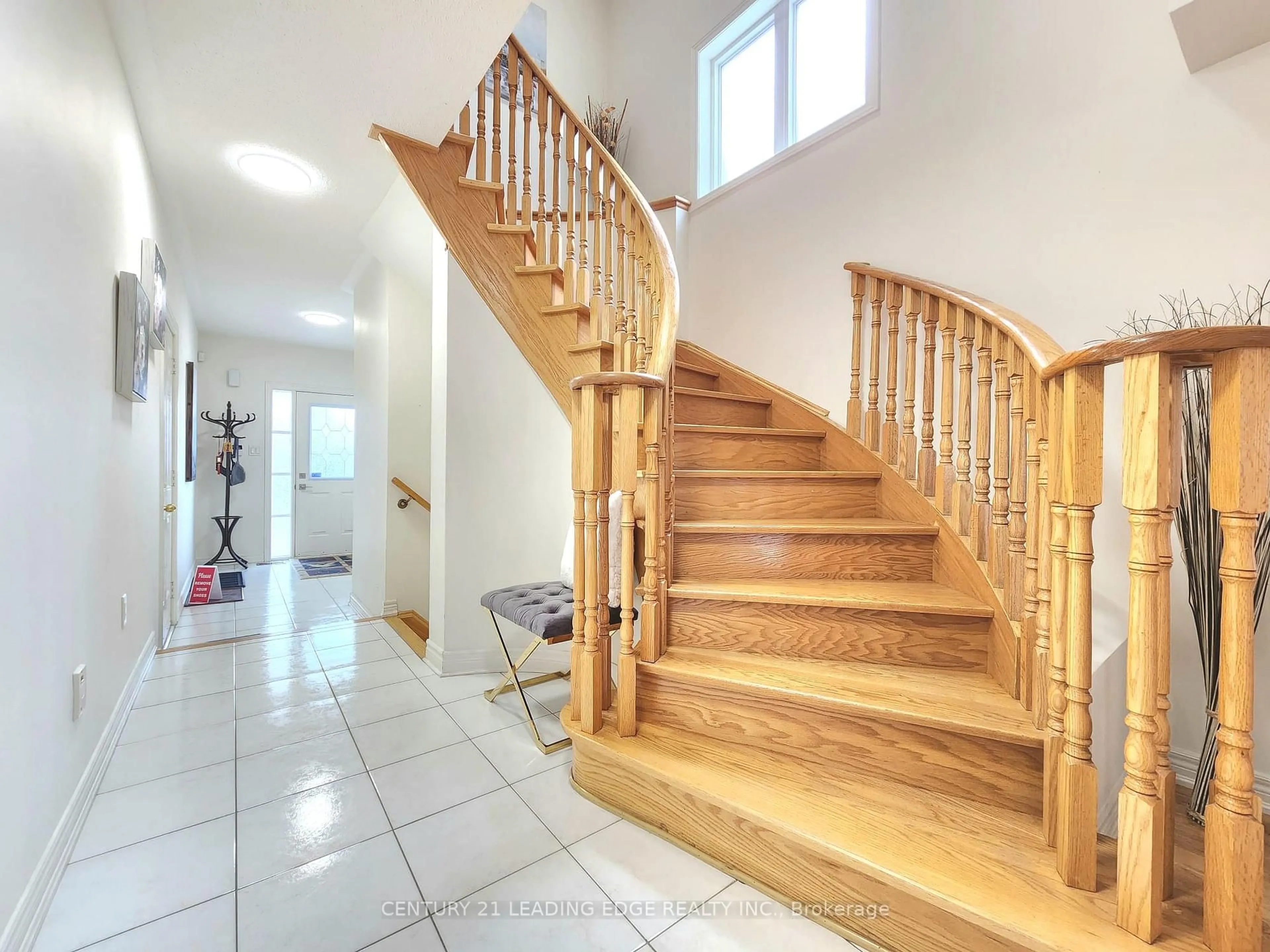 Unknown for 93 Treasure Hill Rd, Vaughan Ontario L6A 0A6