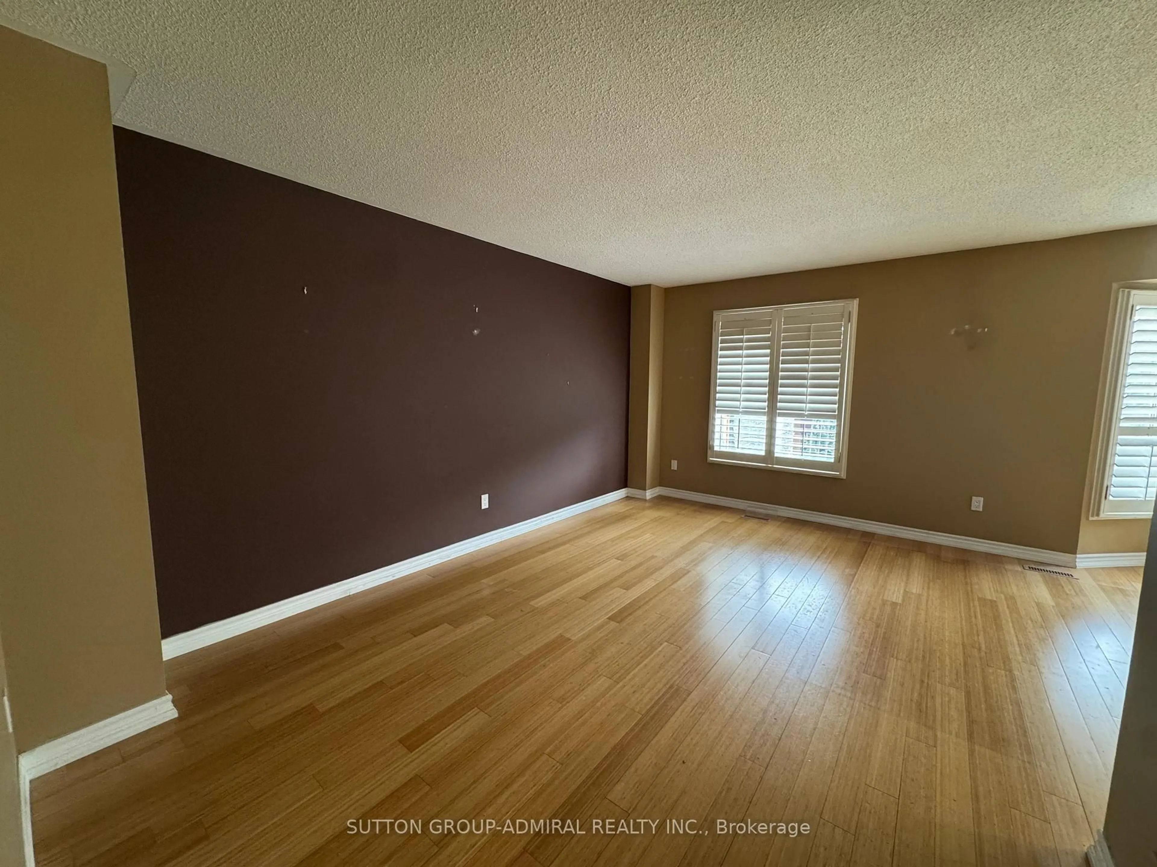 A pic of a room for 27 Dawson Cres, Aurora Ontario L4G 4T7