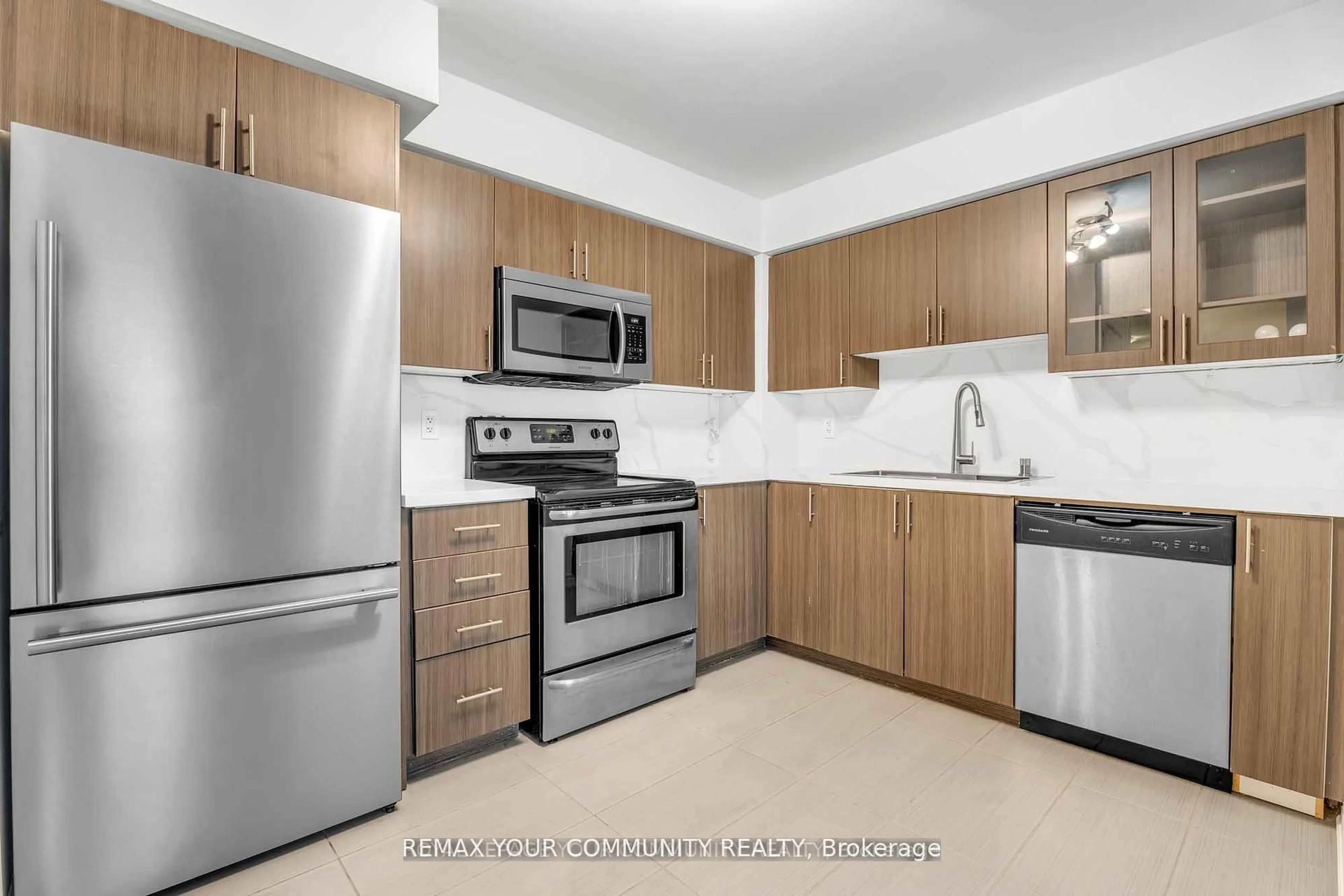 Standard kitchen, unknown for 75 Norman Bethune Ave #420, Richmond Hill Ontario L4B 3L4