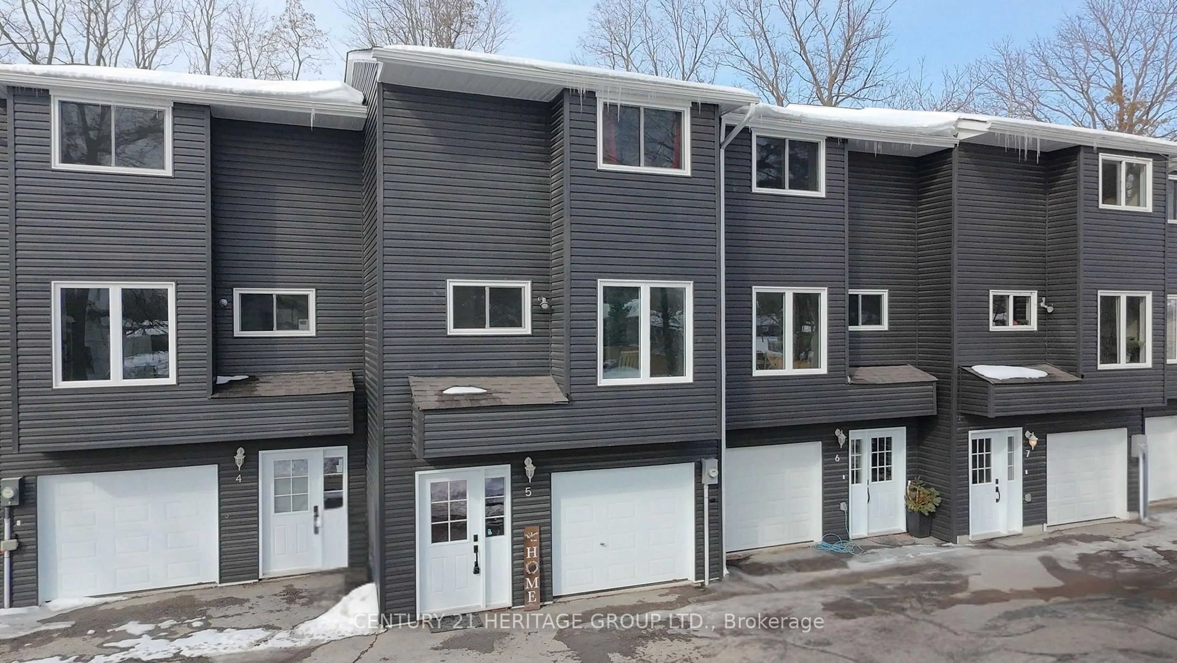 Home with vinyl exterior material, street for 113 North St #5, Georgina Ontario L0E 1R0