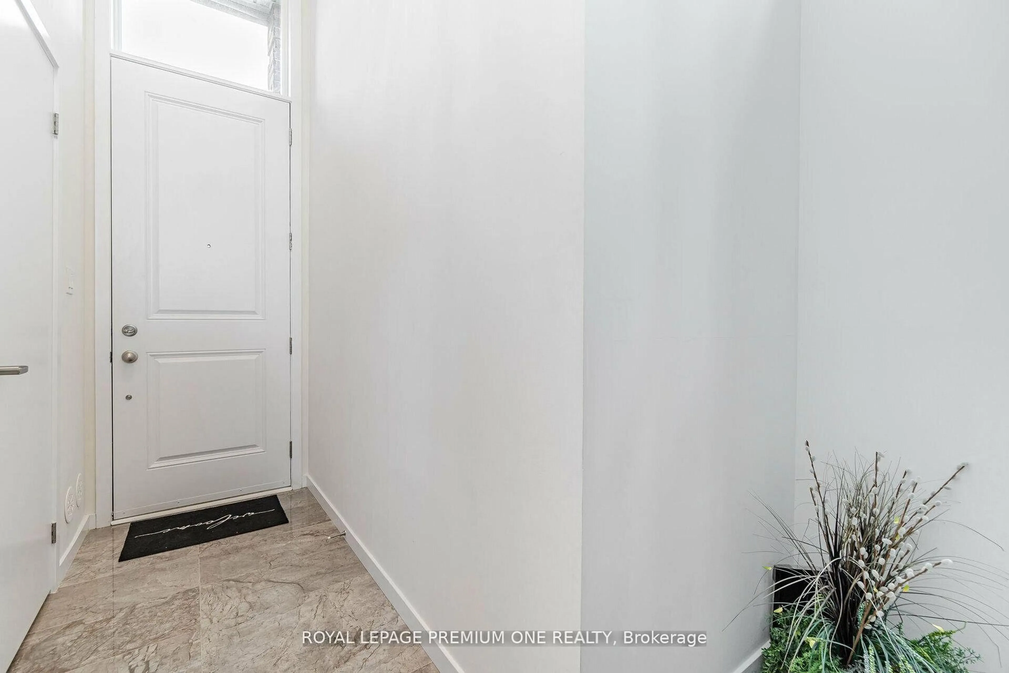 Indoor entryway for 2 Seacoasts Circ, Vaughan Ontario L6A 5B6