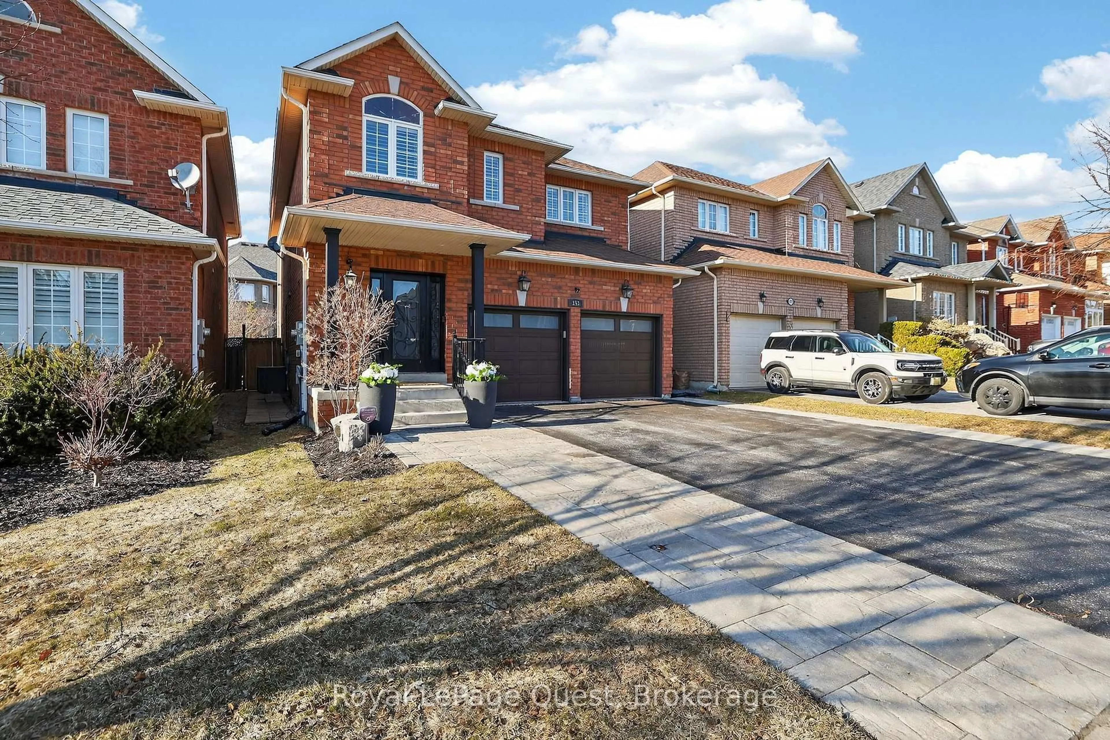 Home with brick exterior material, street for 153 Woodbury Cres, Newmarket Ontario L3X 2S5