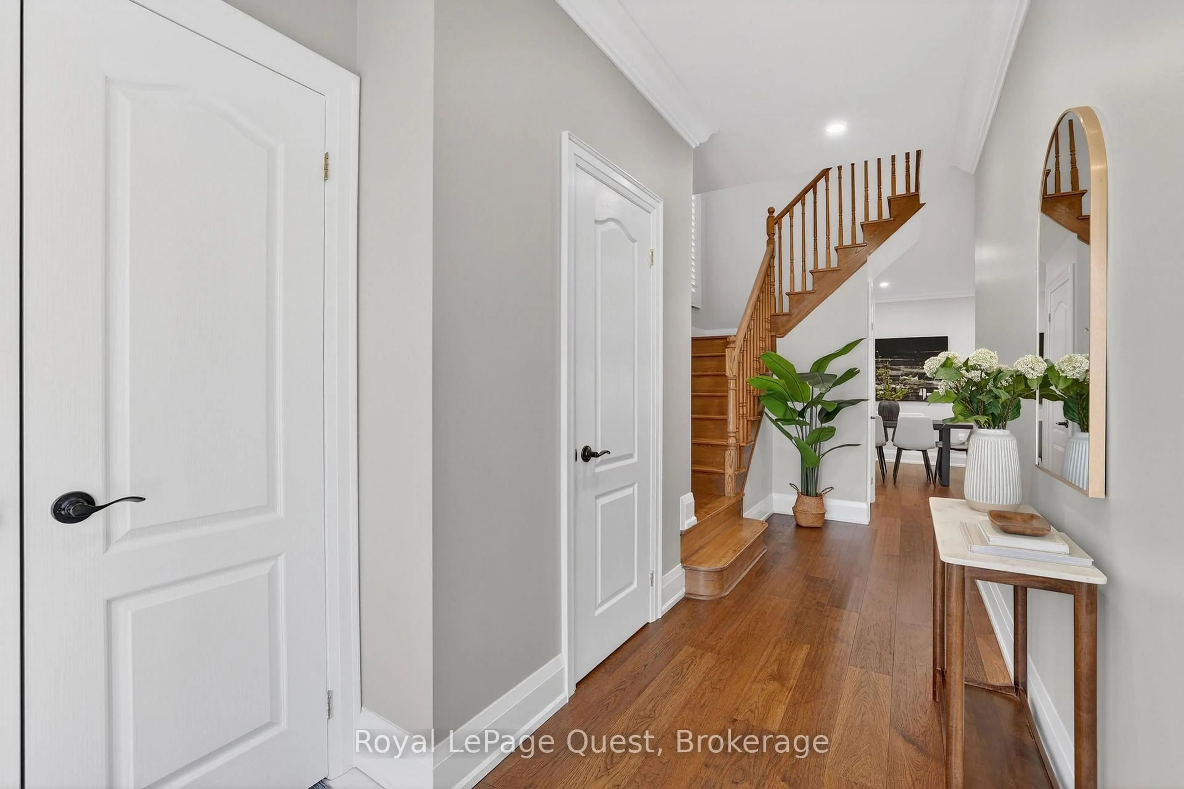 Indoor entryway for 153 Woodbury Cres, Newmarket Ontario L3X 2S5