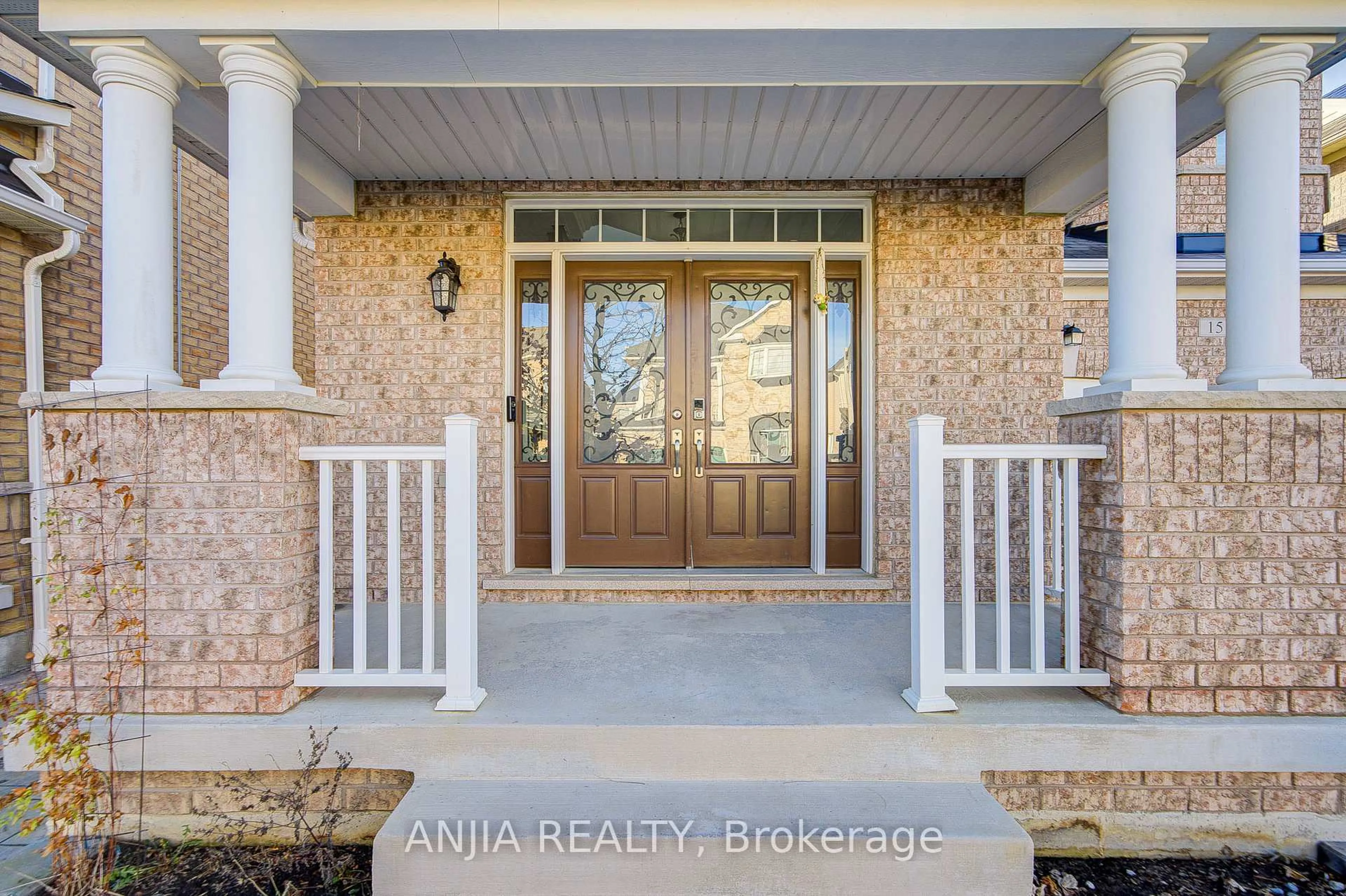 Indoor entryway for 15 Ross Shiner Lane, Whitchurch-Stouffville Ontario L4A 0V5