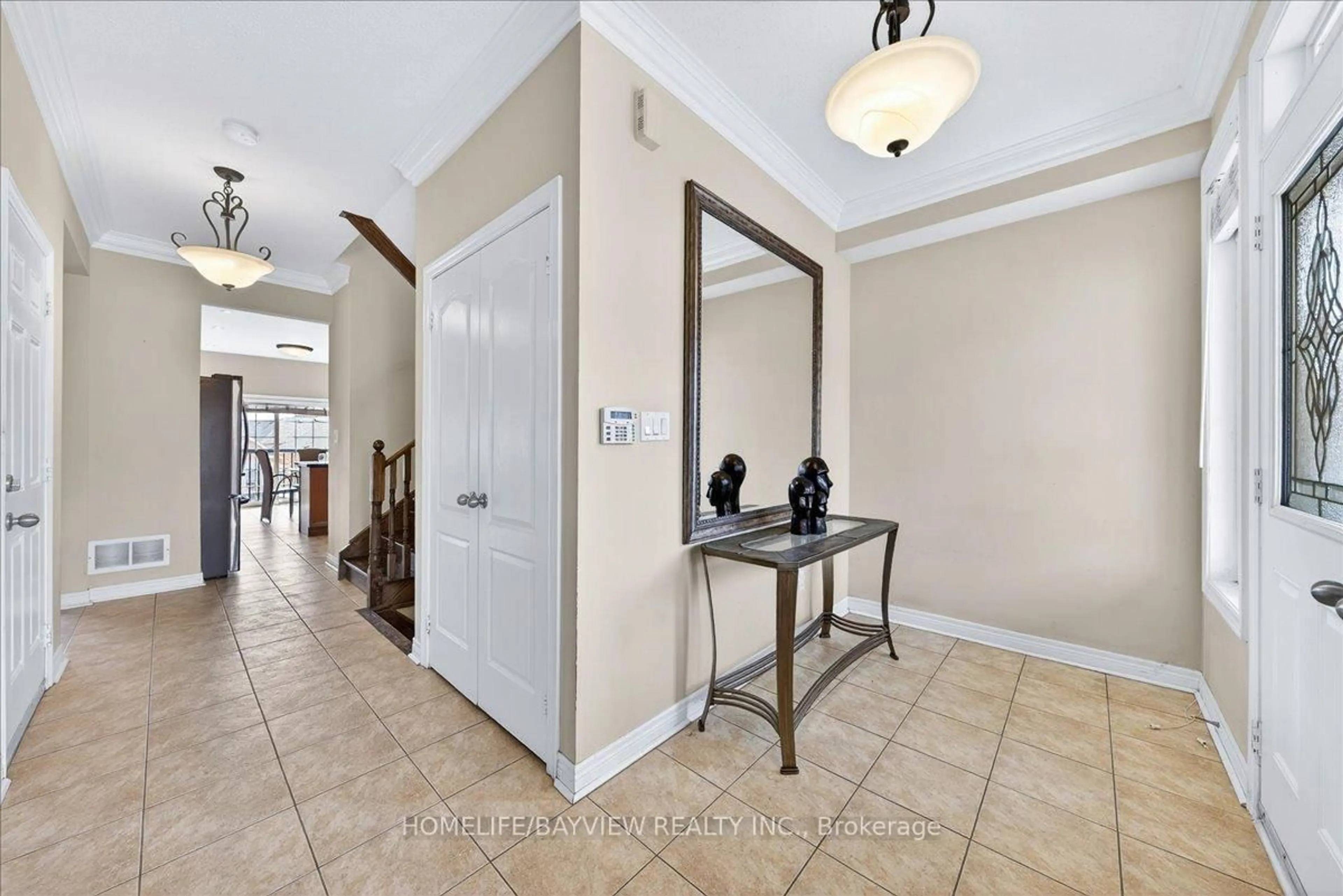 Indoor entryway for 27 Donzi Lane, Vaughan Ontario L6A 0J3