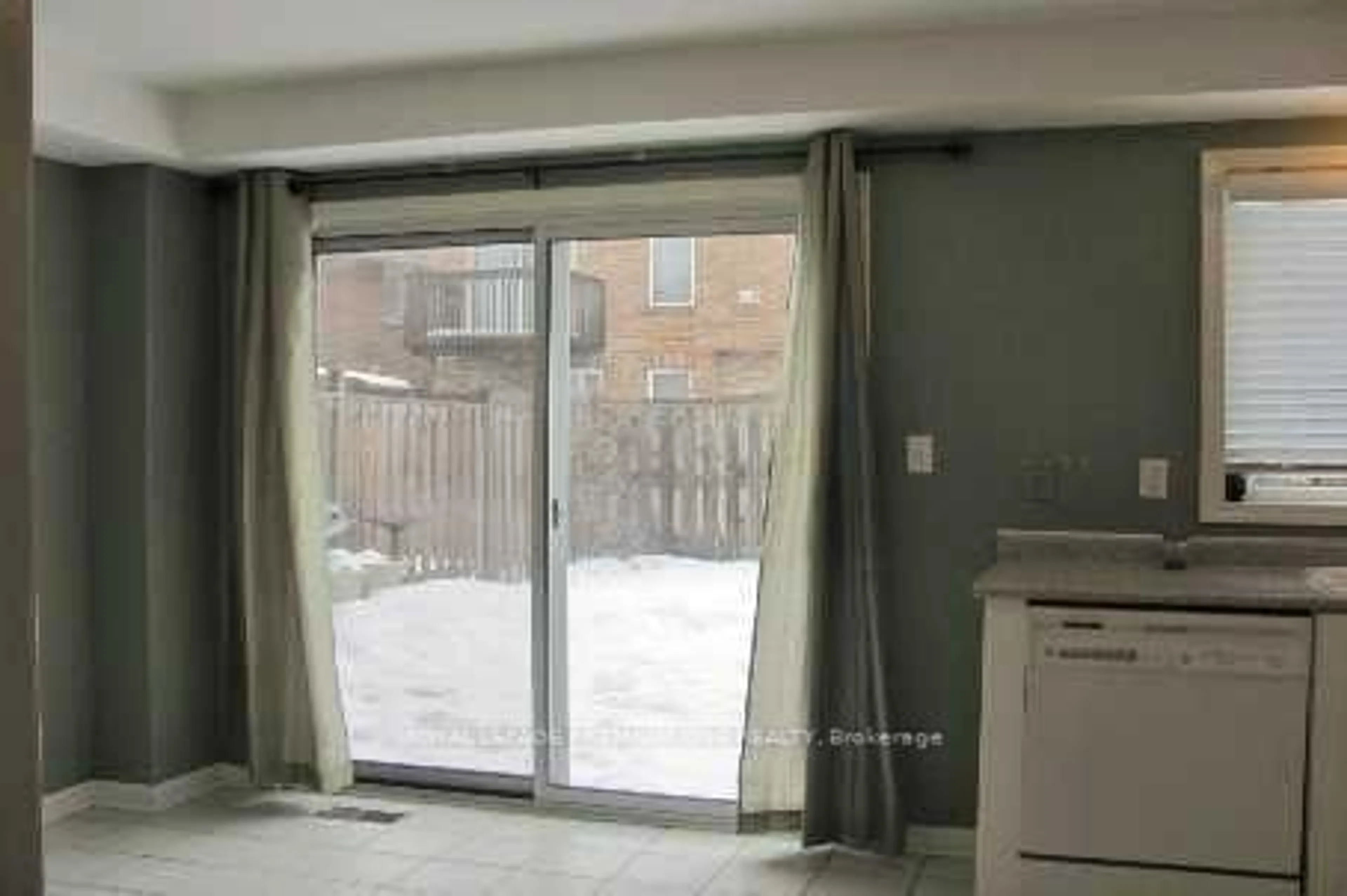 A pic of a room for 18 Madeira Ave, Vaughan Ontario L6A 2Y4