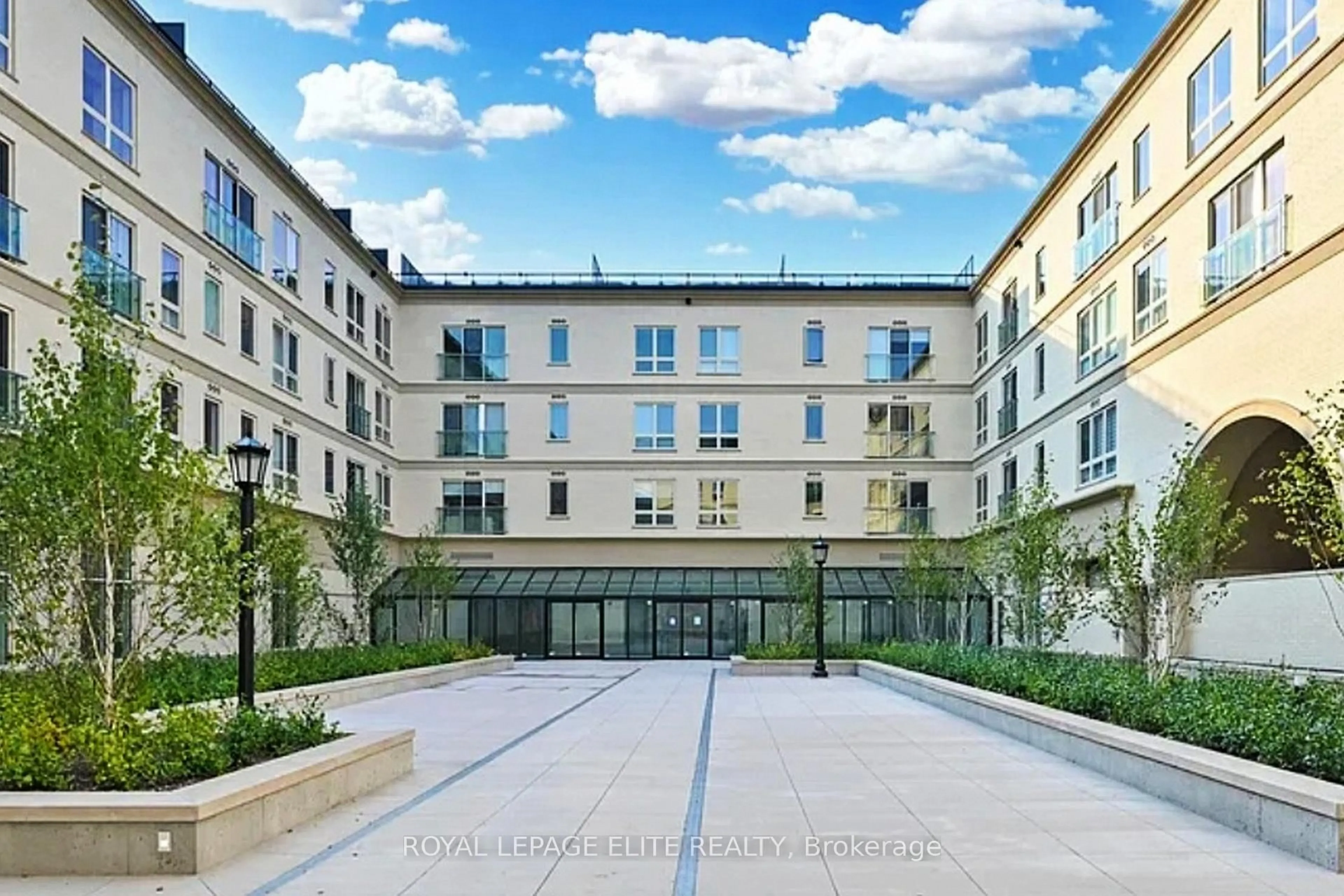 Patio, building for 101 Cathedral High St #313, Markham Ontario L6C 3L8