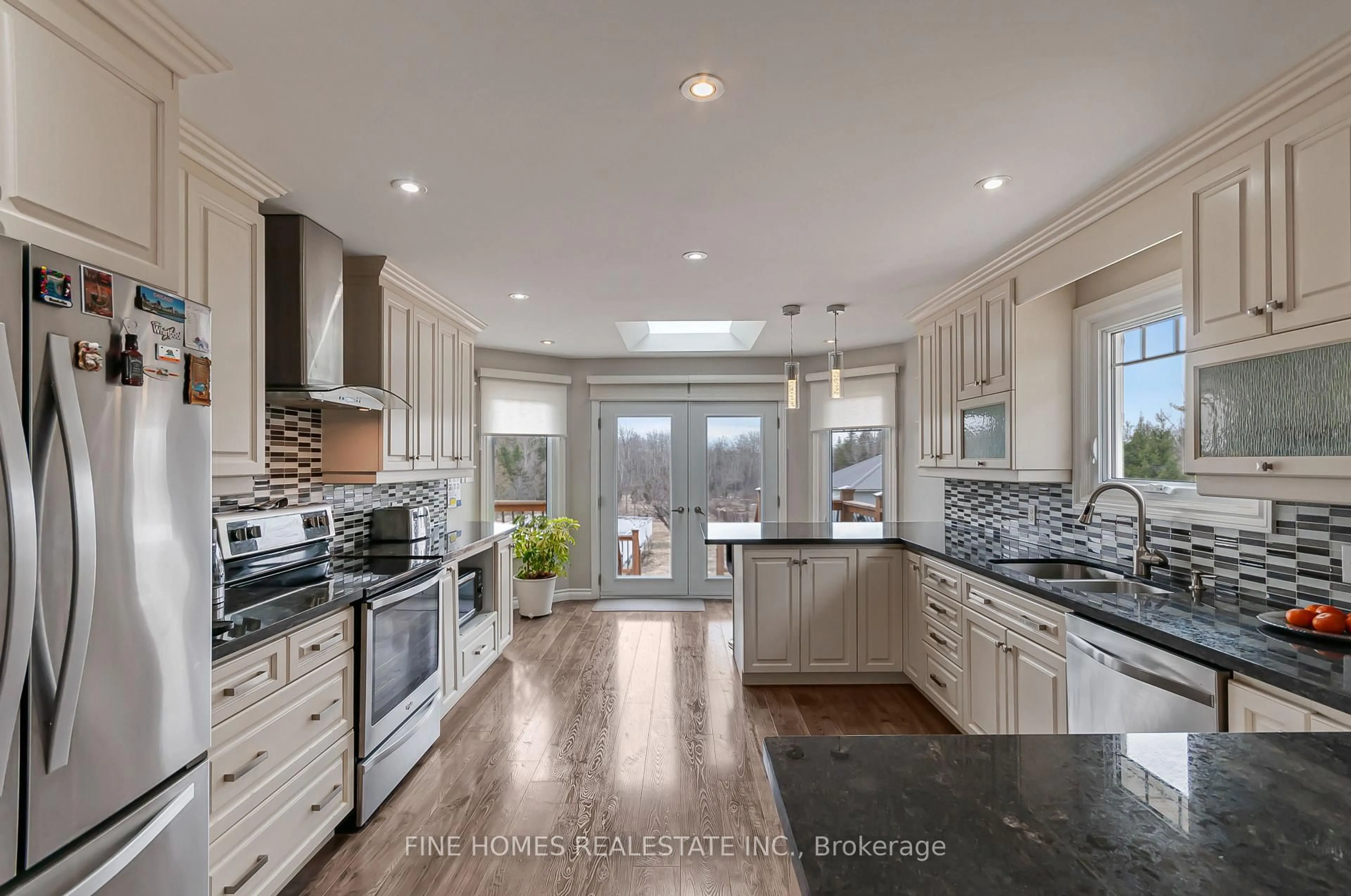 Open concept kitchen, ceramic/tile floor for 5895 Latimer Rd, Georgina Ontario L0E 1R0