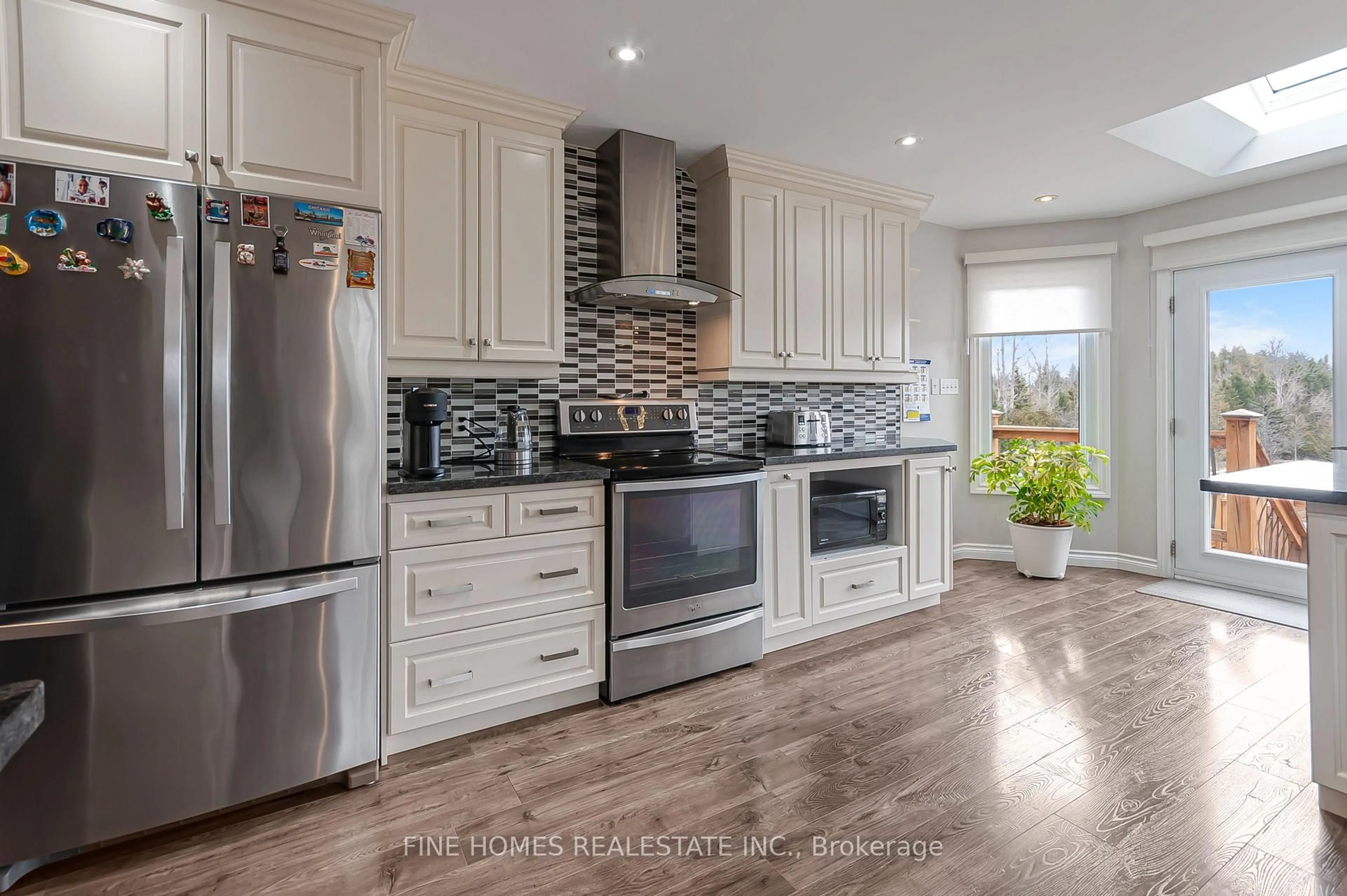 Open concept kitchen, unknown for 5895 Latimer Rd, Georgina Ontario L0E 1R0