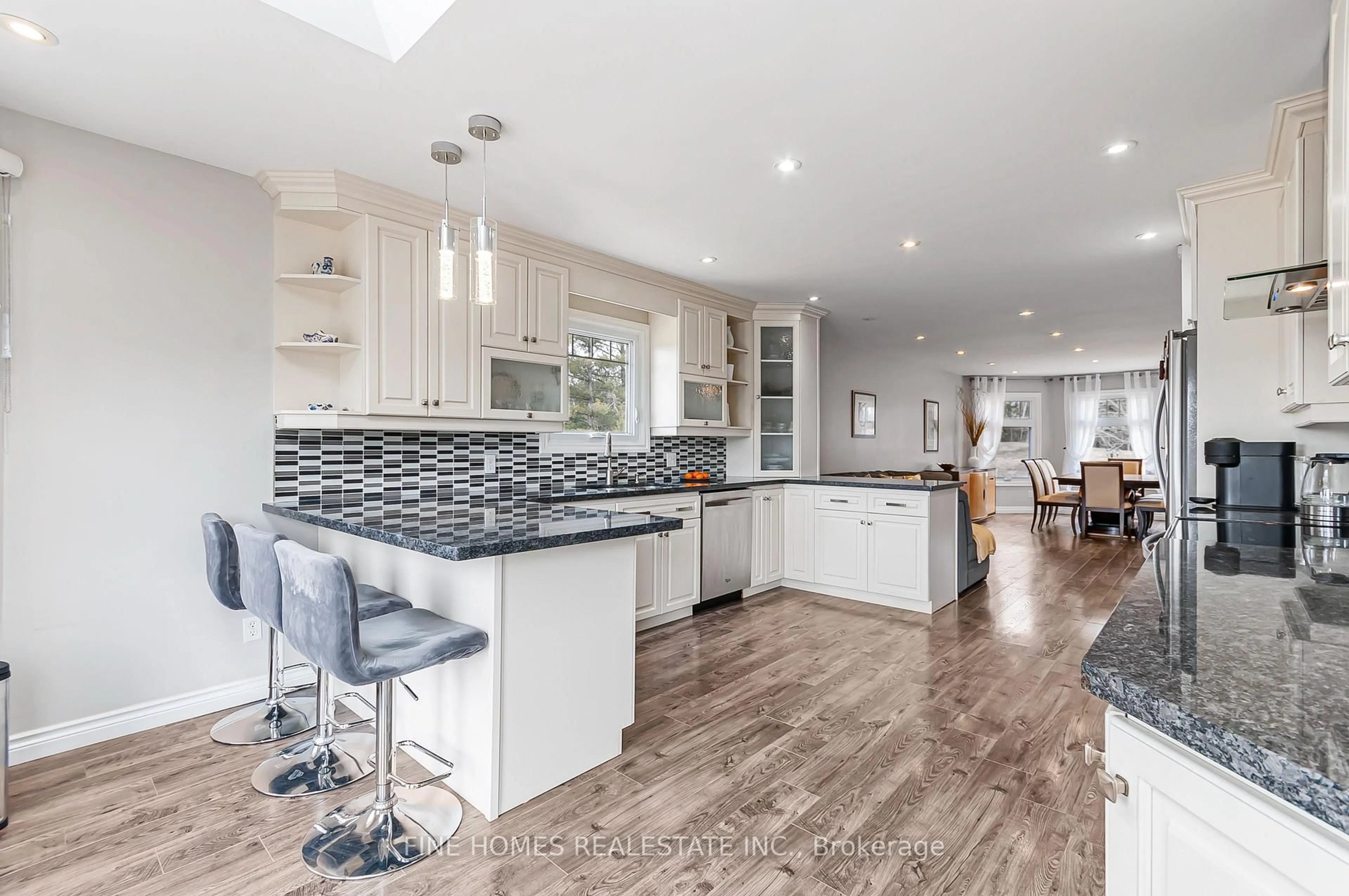 Open concept kitchen, ceramic/tile floor for 5895 Latimer Rd, Georgina Ontario L0E 1R0