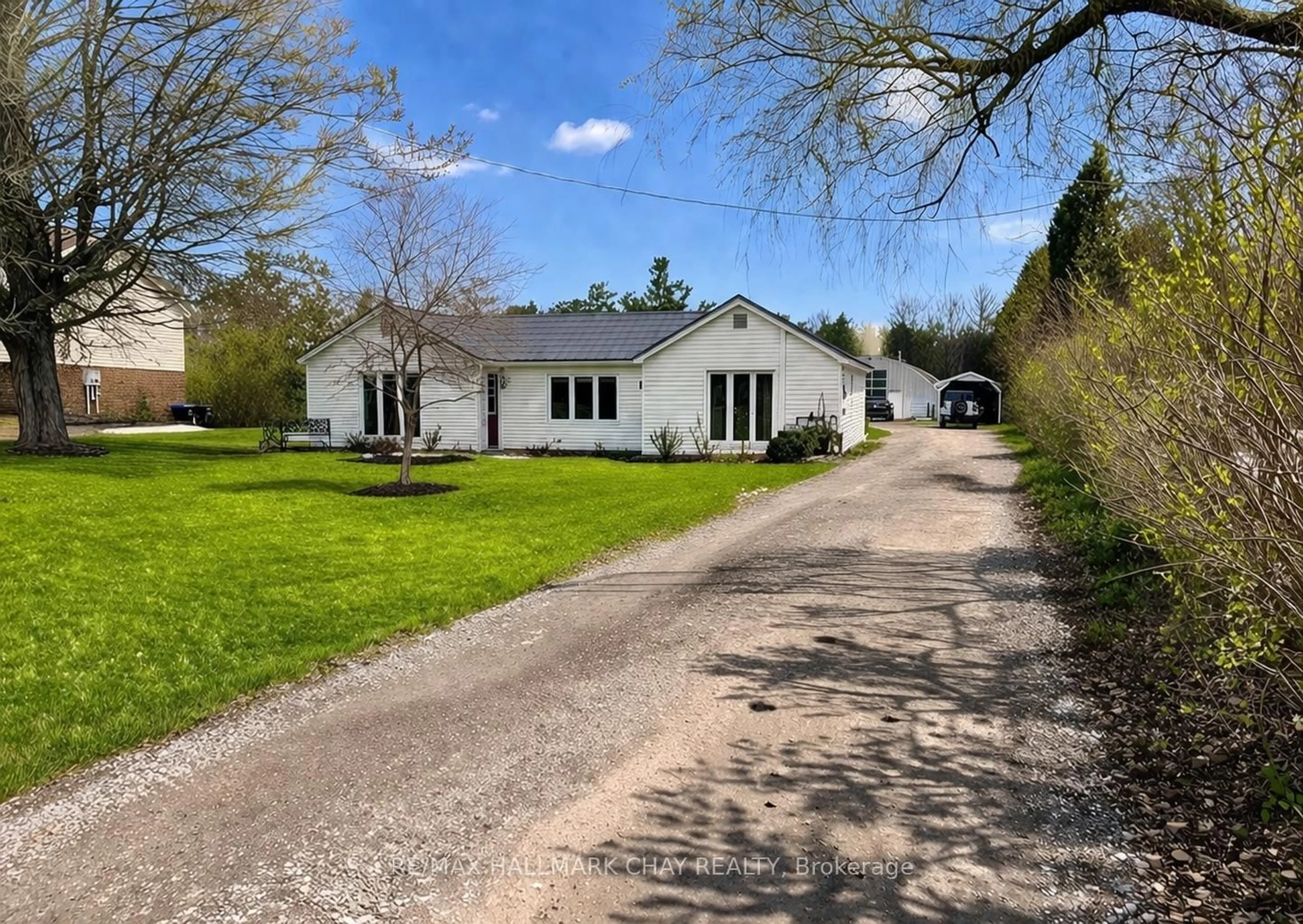 A pic from outside/outdoor area/front of a property/back of a property/a pic from drone, street for 3302 Innisfil Beach Rd, Innisfil Ontario L9S 4C7