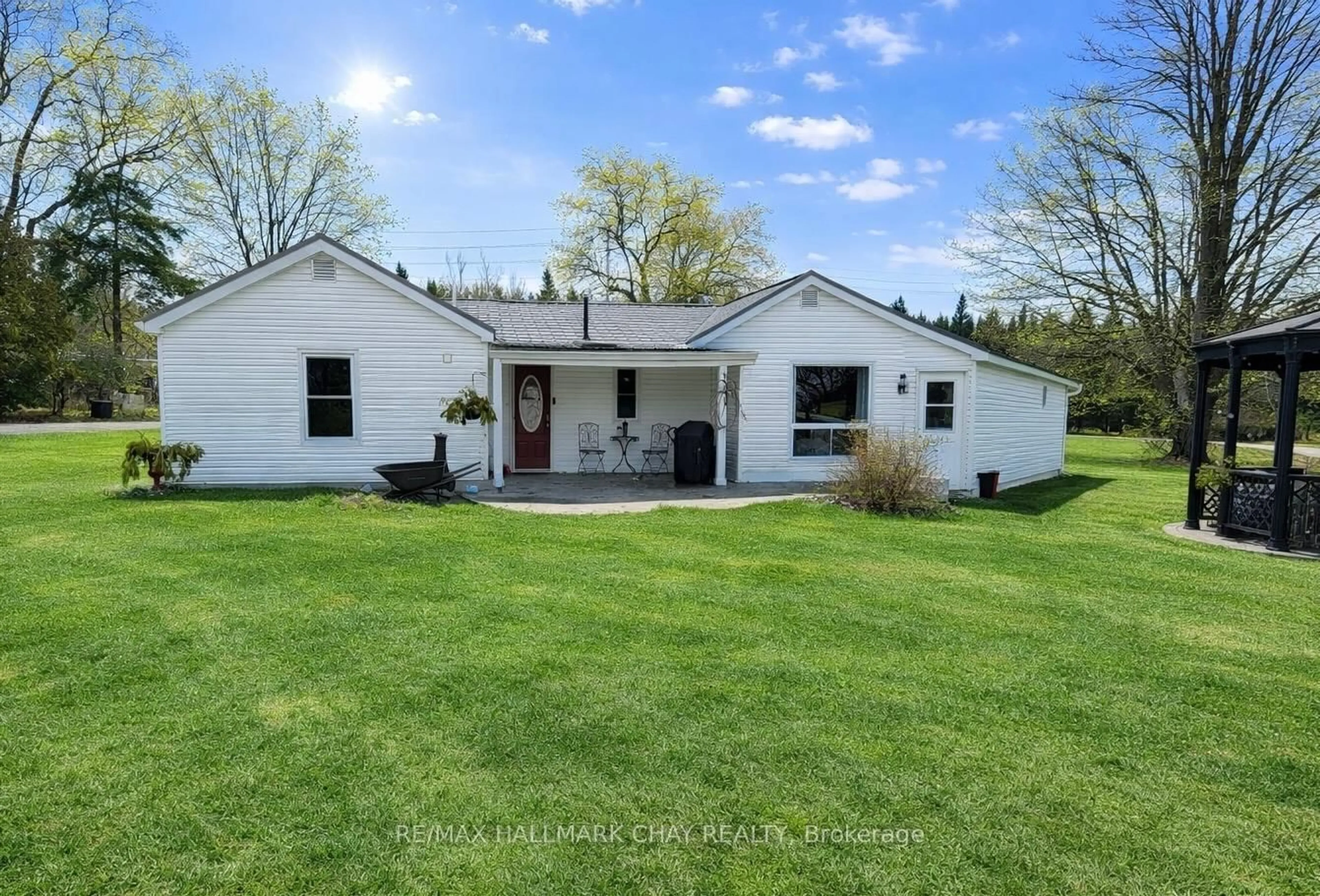 A pic from outside/outdoor area/front of a property/back of a property/a pic from drone, street for 3302 Innisfil Beach Rd, Innisfil Ontario L9S 4C7