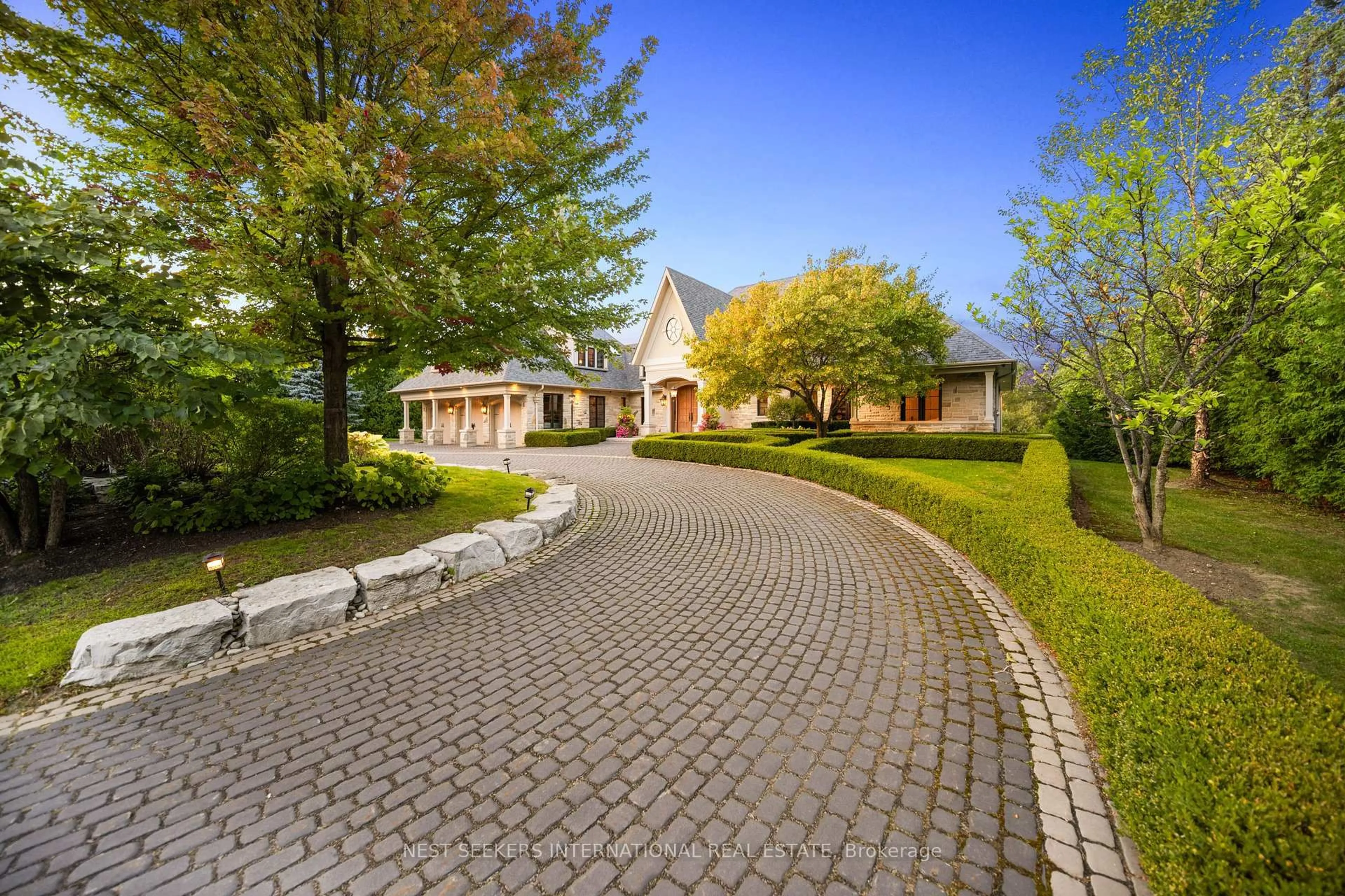 Unknown for 111 Manitou Dr, King Ontario L7B 1E7