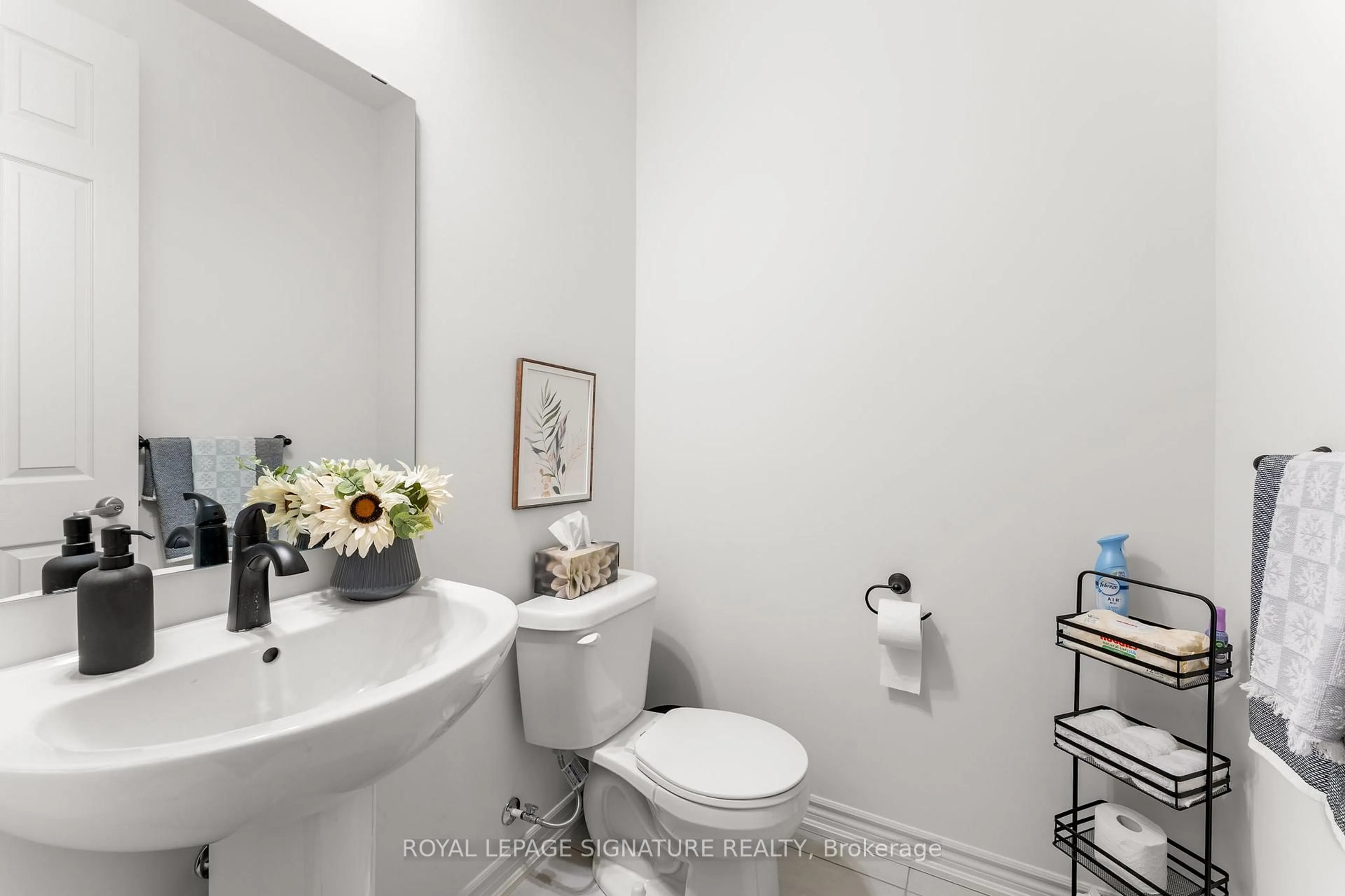 Standard bathroom, ceramic/tile floor for 54 Sparrow Way, Adjala-Tosorontio Ontario L0G 1W0