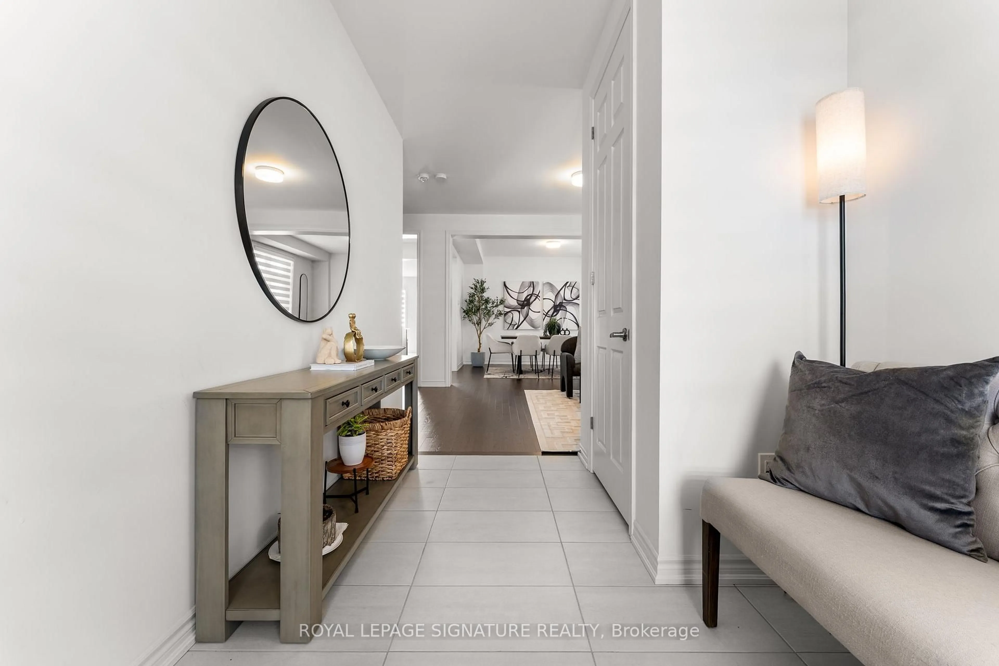 Indoor entryway for 54 Sparrow Way, Adjala-Tosorontio Ontario L0G 1W0