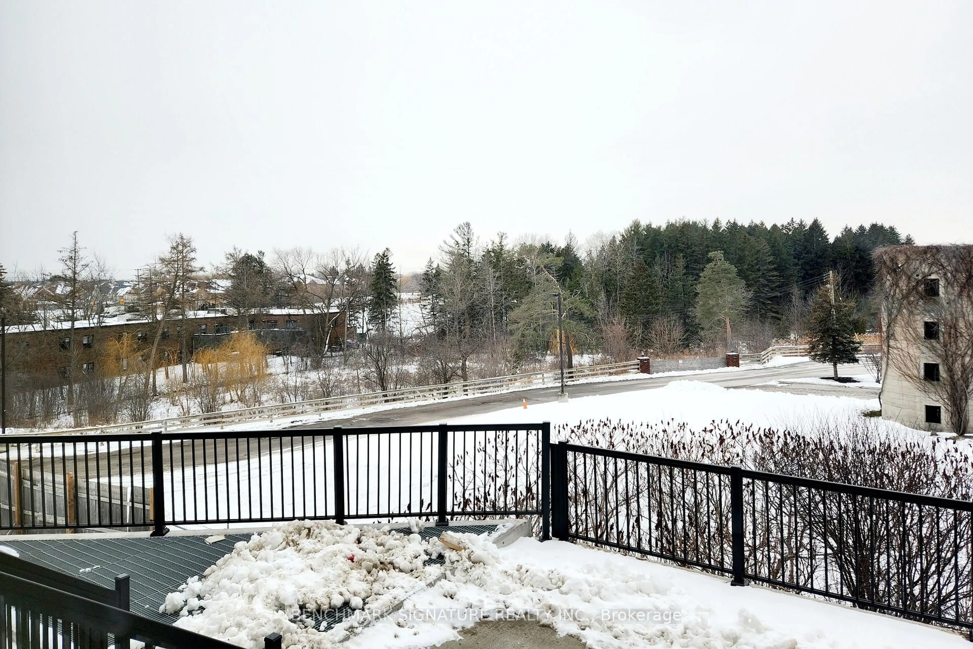 Patio, water/lake/river/ocean view for 10 Steckley House Lane #113, Richmond Hill Ontario L4S 0N1