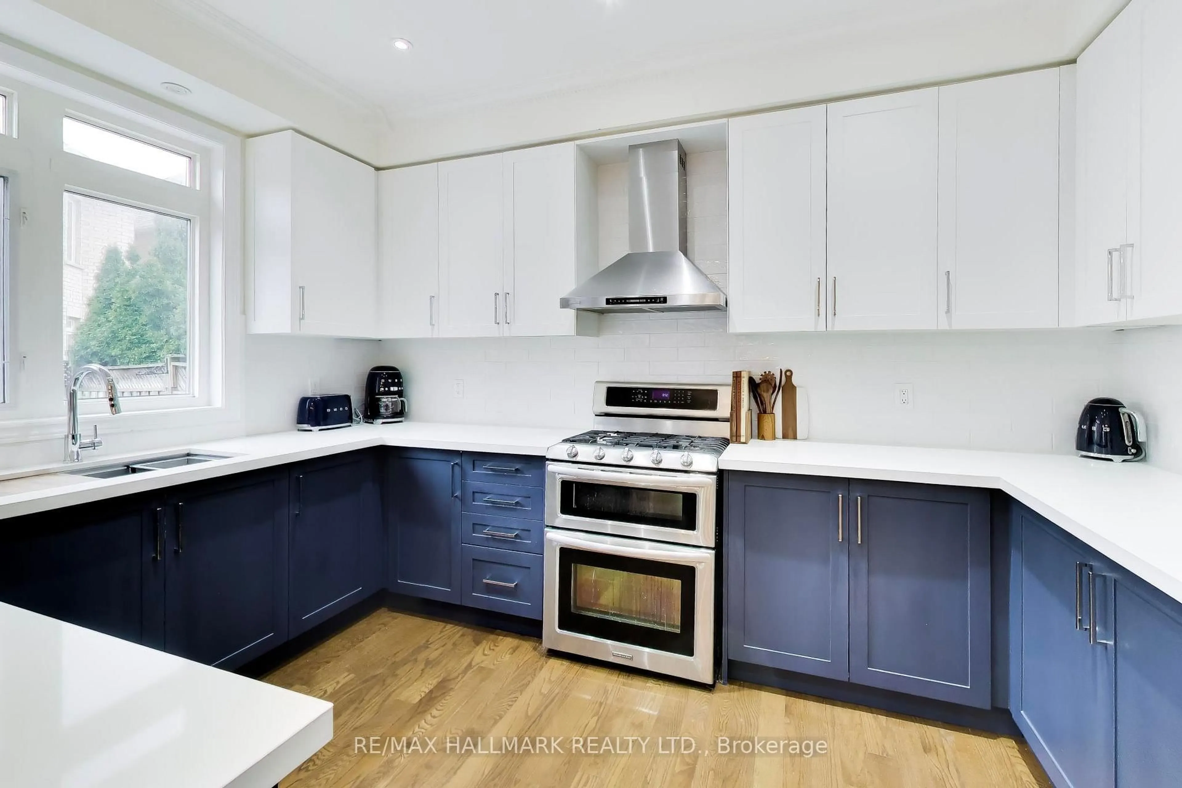 Contemporary kitchen, unknown for 25 Chagall Dr, Vaughan Ontario L4J 9B4