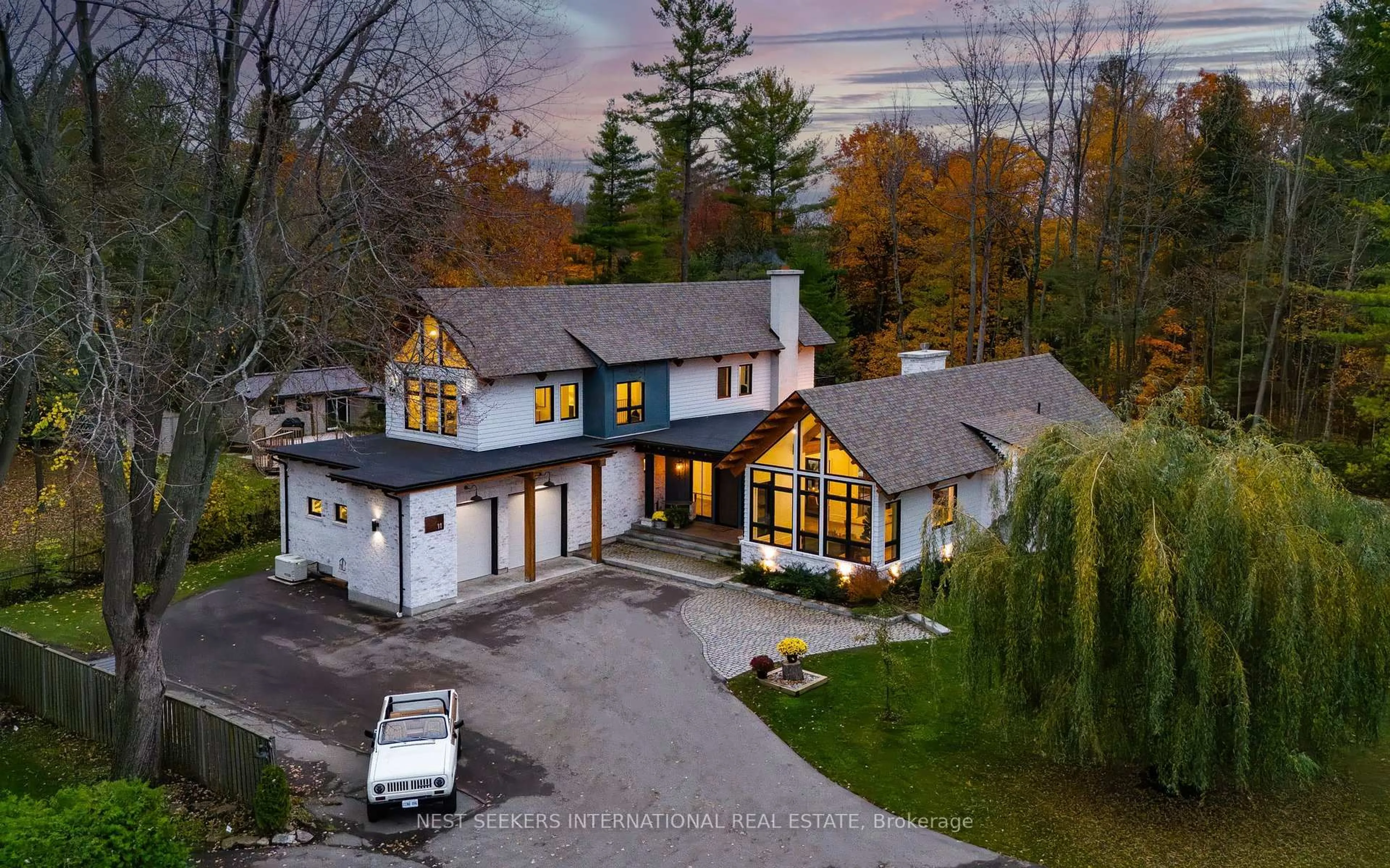 A pic from outside/outdoor area/front of a property/back of a property/a pic from drone, unknown for 11 Sibbald Cres, Georgina Ontario L0E 1R0