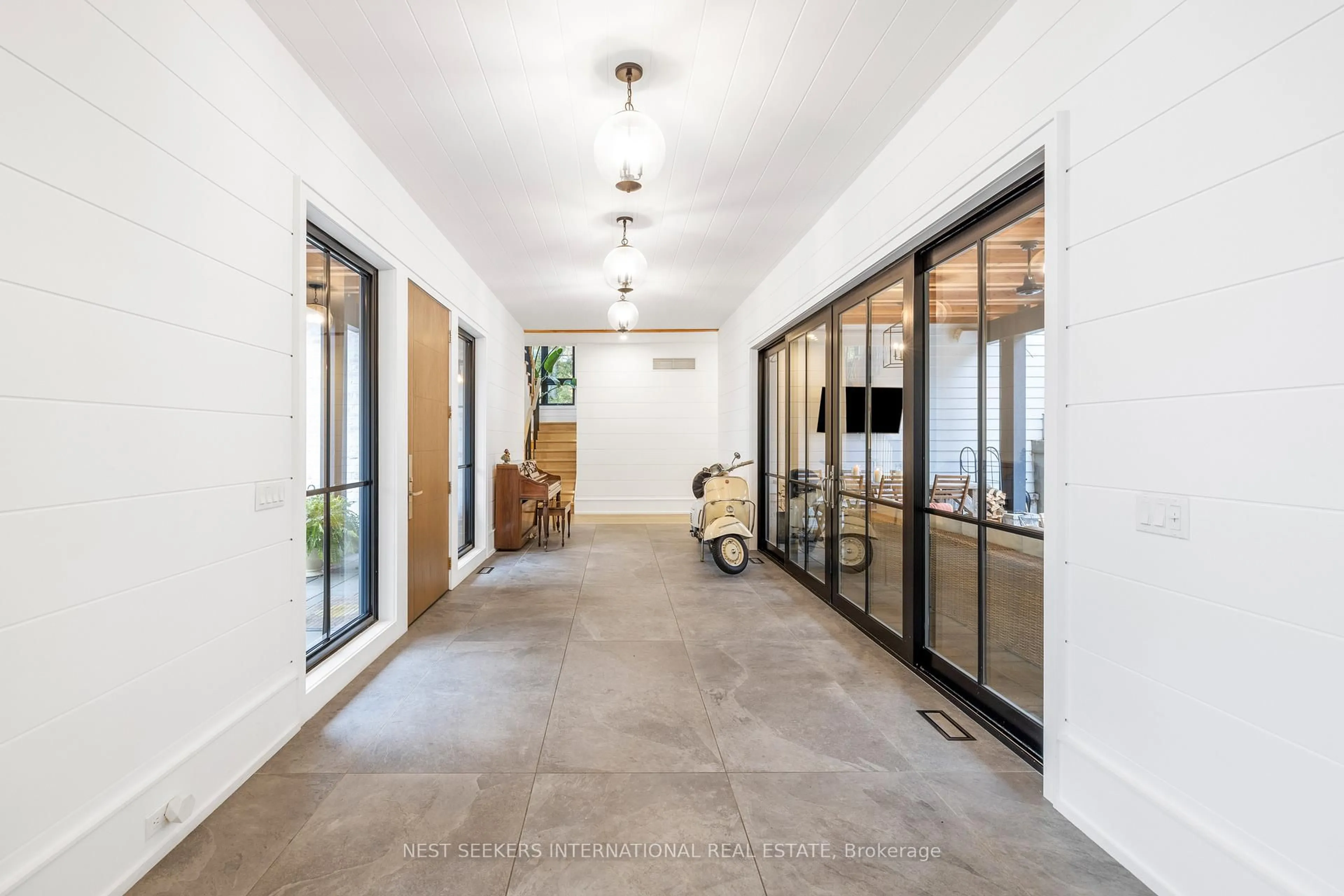 Indoor entryway for 11 Sibbald Cres, Georgina Ontario L0E 1R0