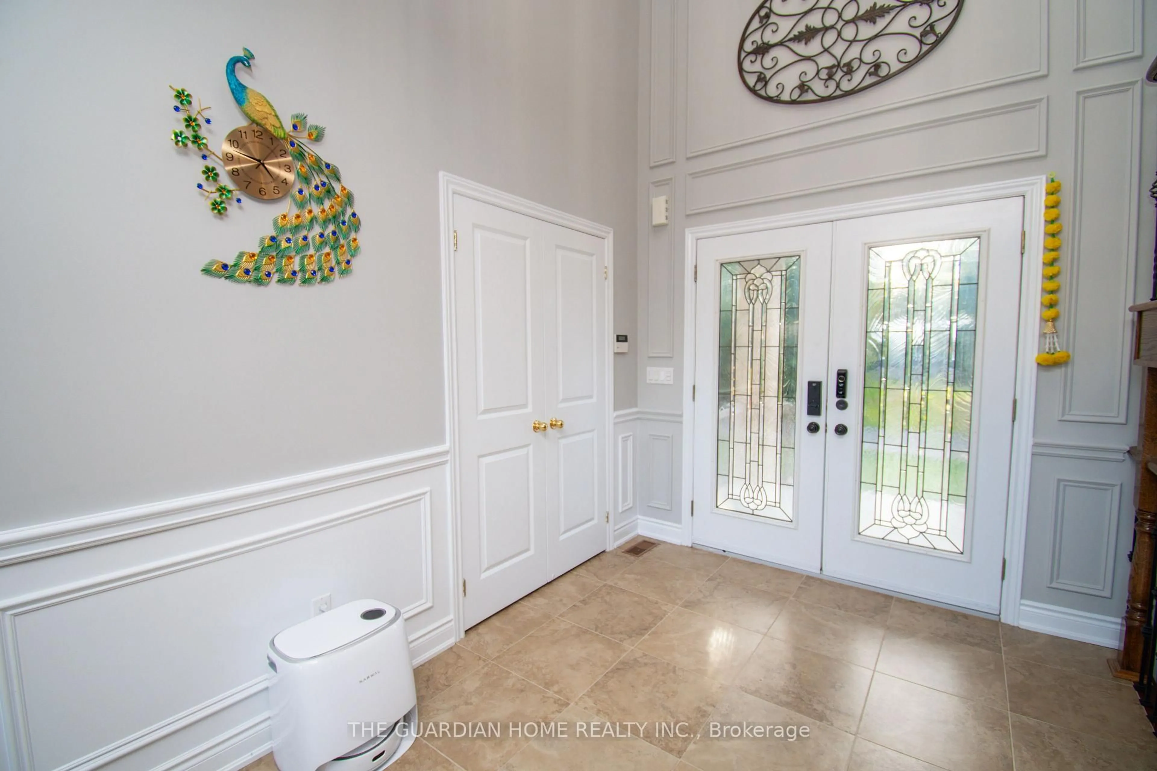 Indoor foyer for 3965 Algoma Ave, Innisfil Ontario L9S 2M1